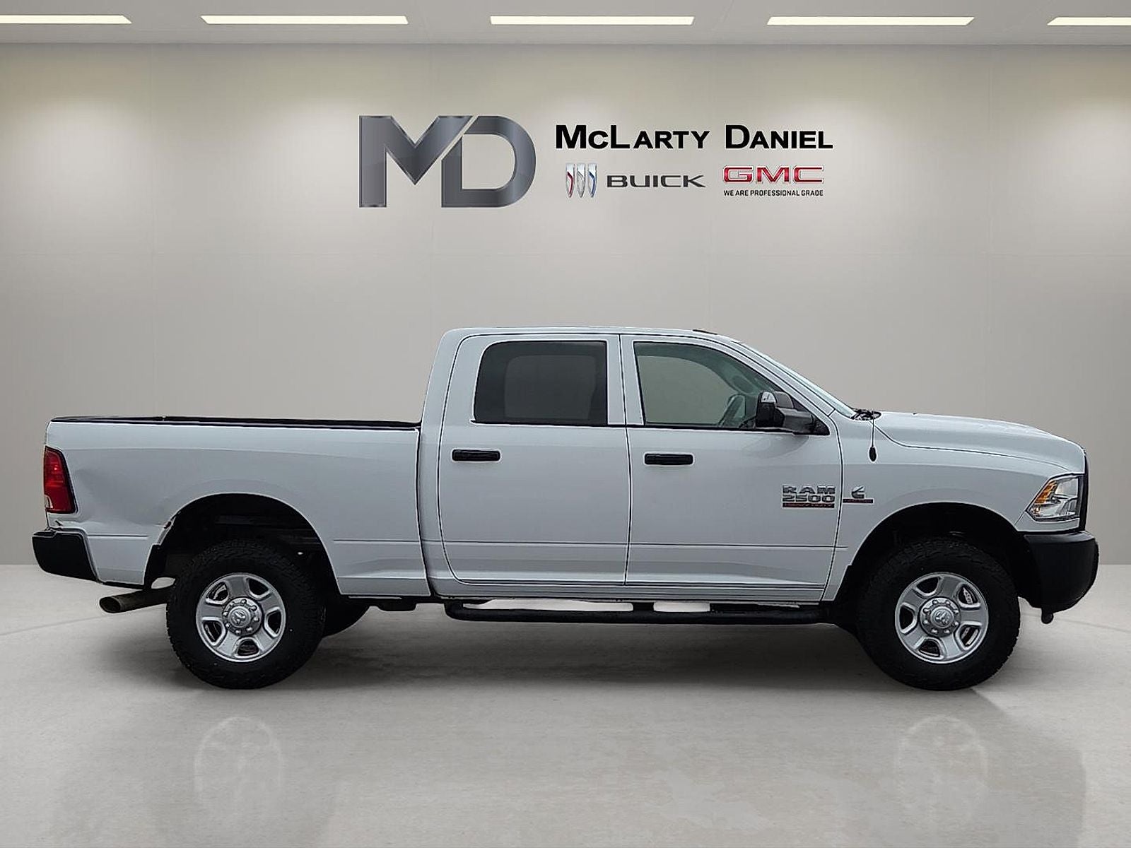 2017 RAM 2500 Tradesman Crew Cab 4x4 6'4" Box