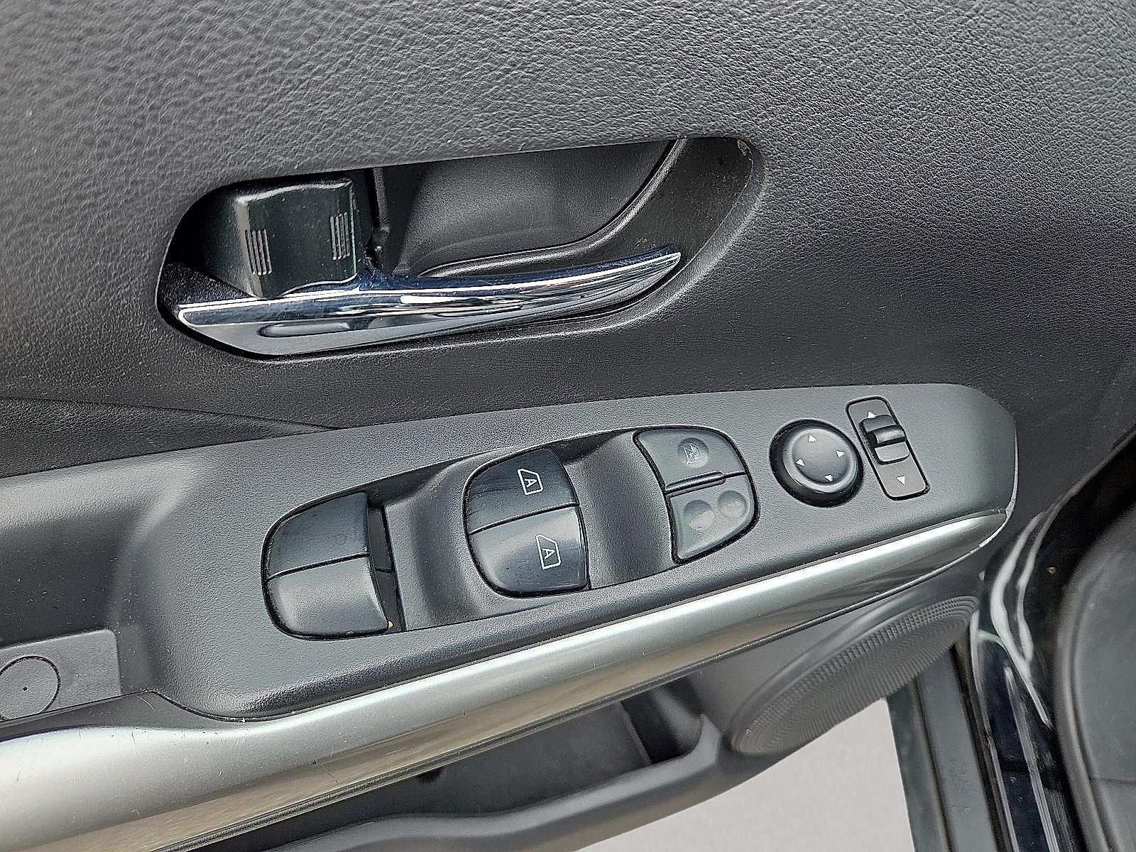 2019 Nissan Kicks SR