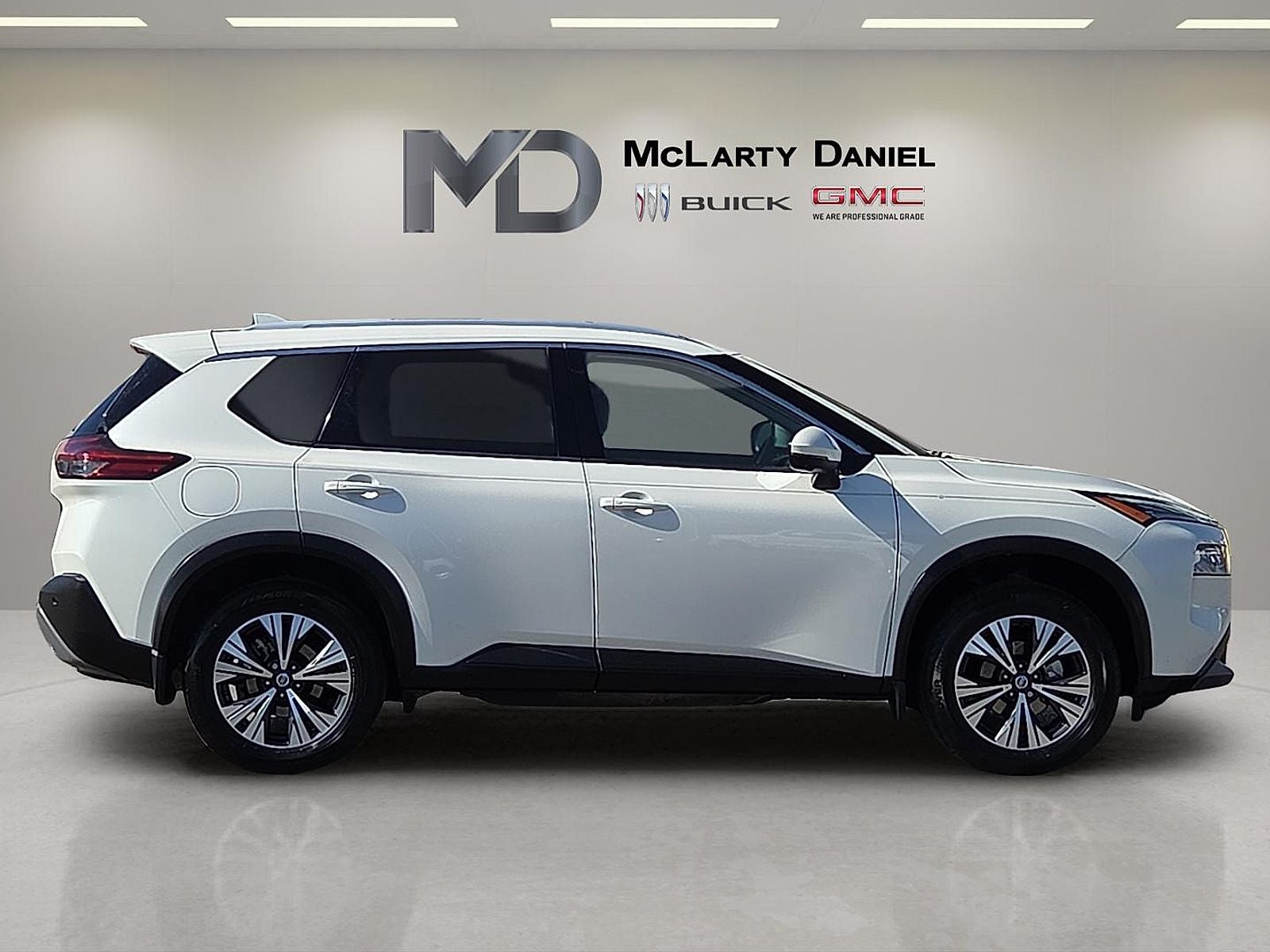 2021 Nissan Rogue SV FWD