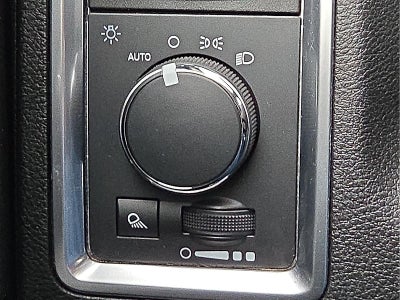 2023 RAM 1500 Classic SLT Crew Cab 4x2 5'7" Box