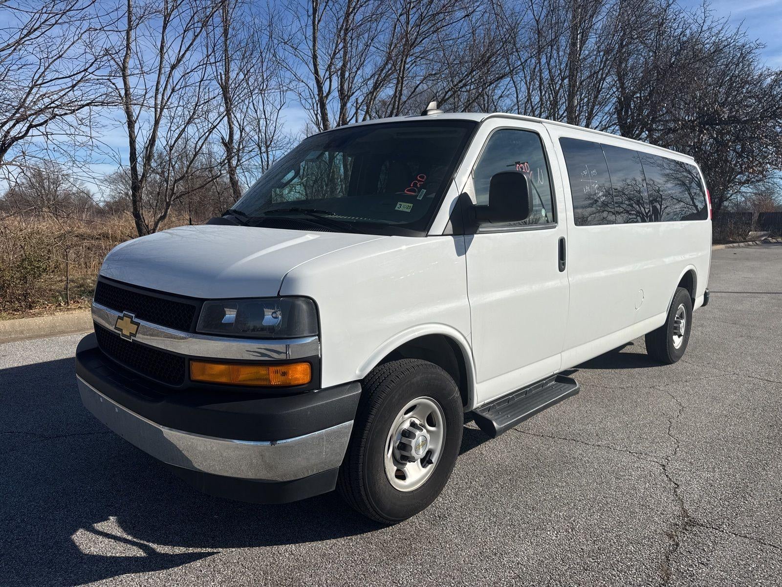 2023 Chevrolet Express Passenger 3500 1LT