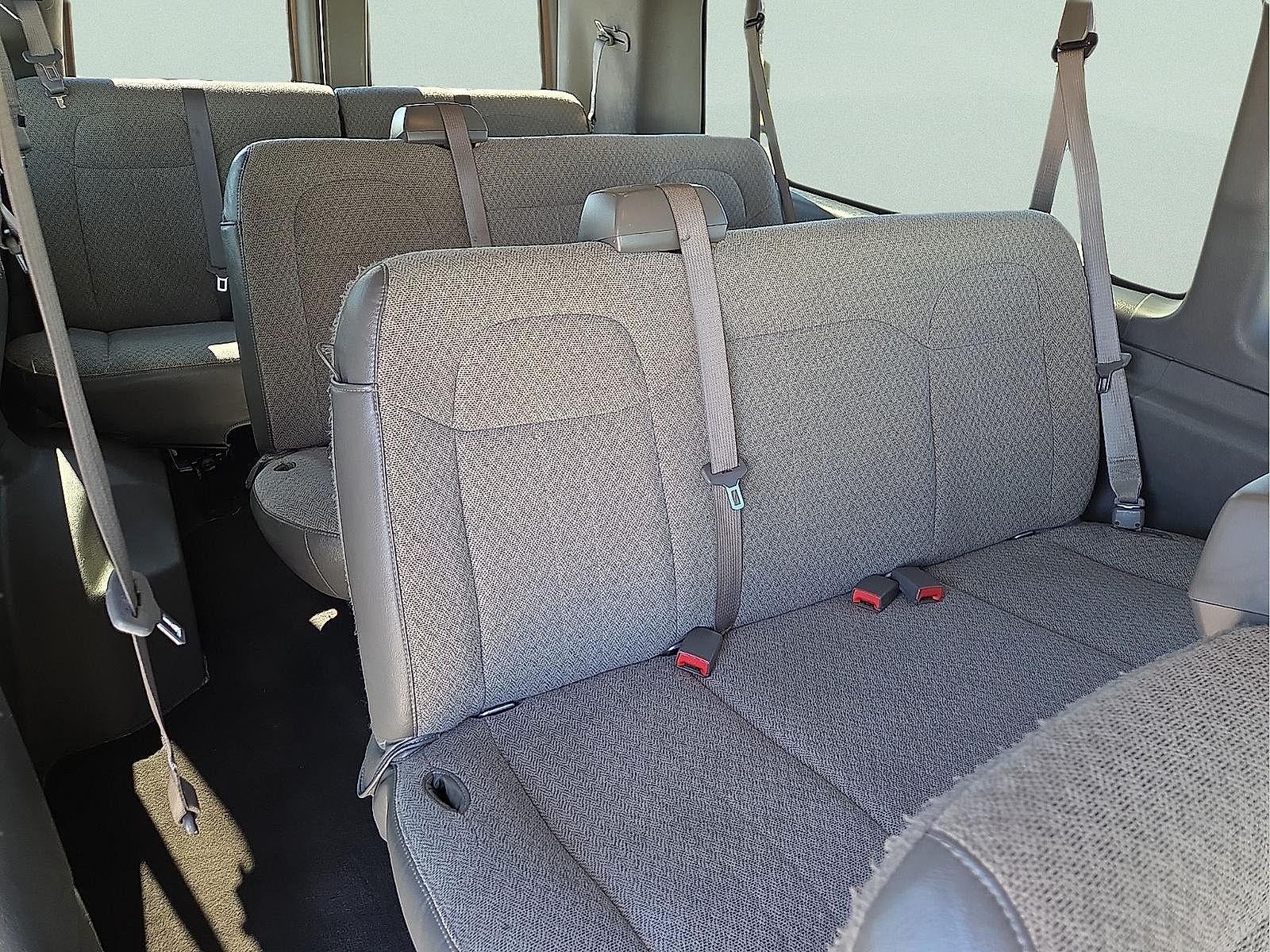 2023 Chevrolet Express Passenger 3500 1LT