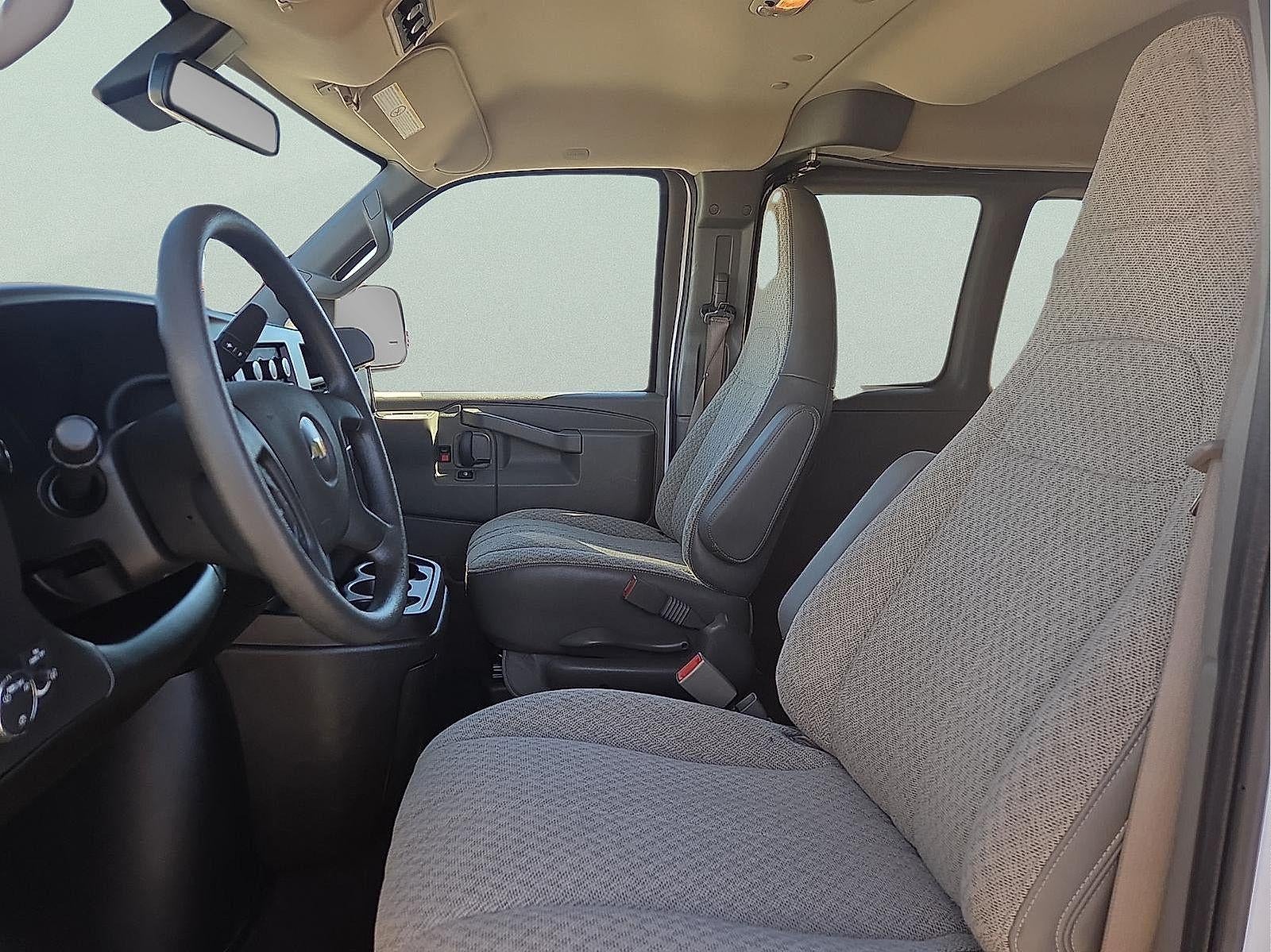 2023 Chevrolet Express Passenger 3500 1LT