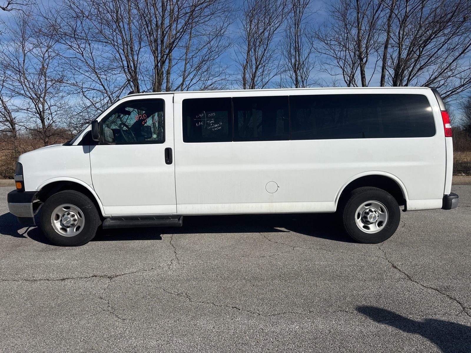 2023 Chevrolet Express Passenger 3500 1LT