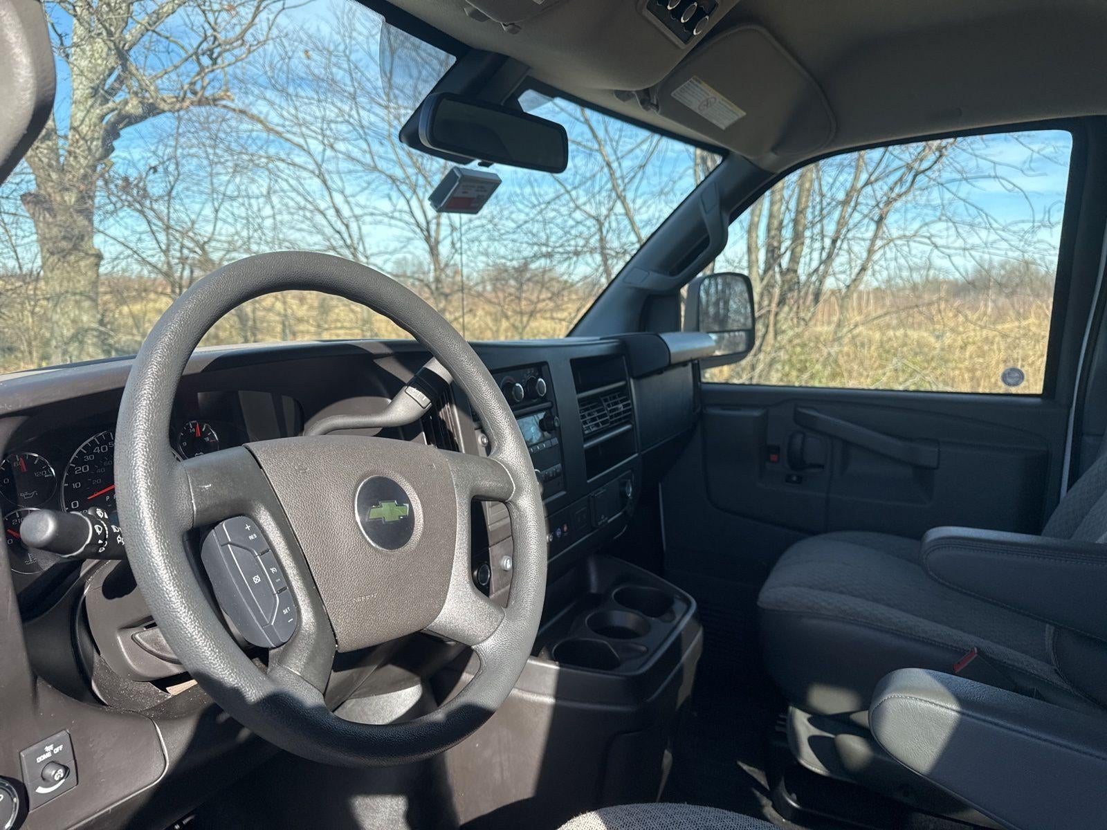 2023 Chevrolet Express Passenger 3500 1LT