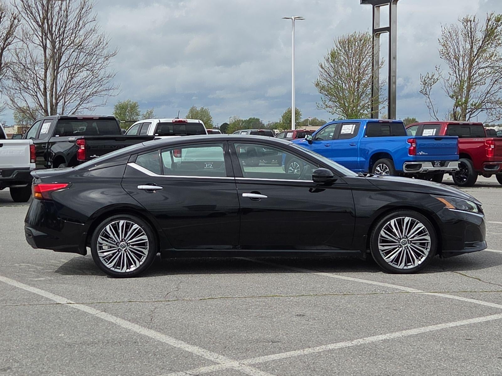 2023 Nissan Altima SL FWD