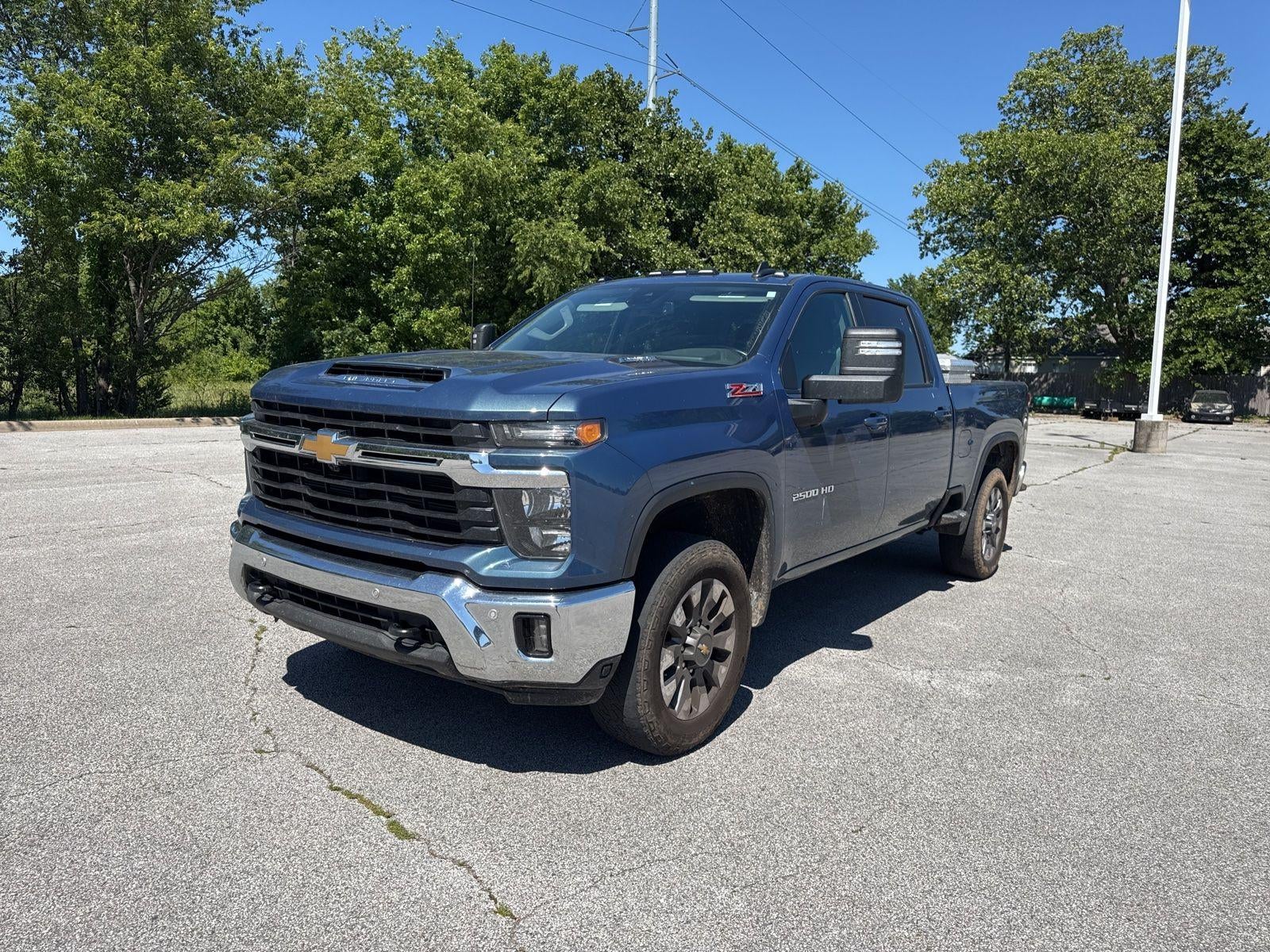 2025 Chevrolet Silverado HD LT 4WD Crew Cab Standard Box's photo