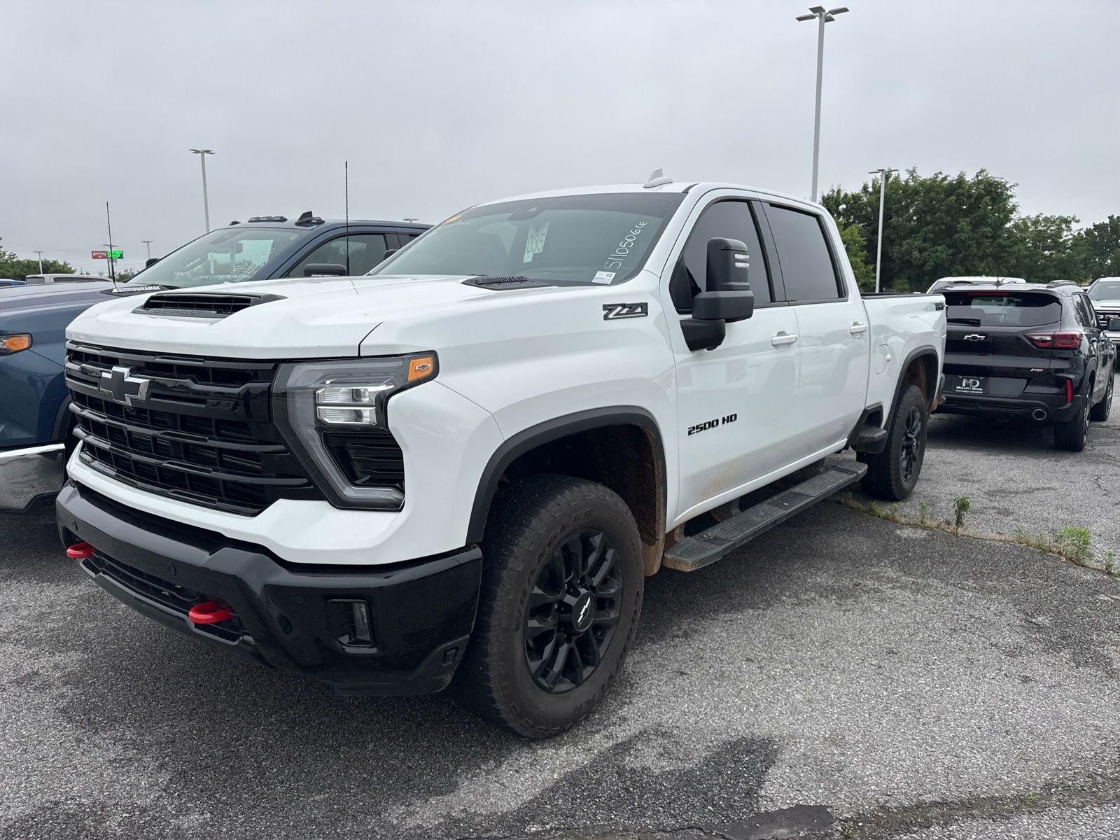 2025 Chevrolet Silverado HD LTZ 4WD Crew Cab Standard Box's photo