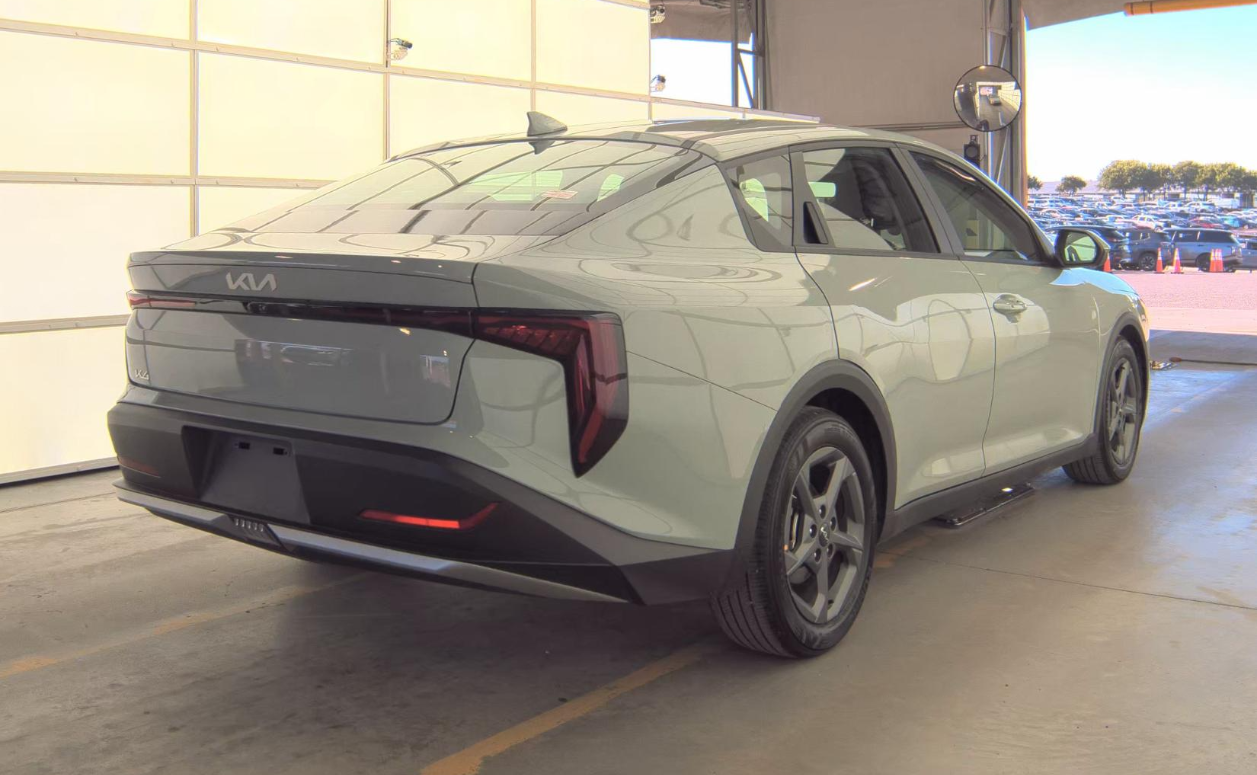 2025 Kia K4 LXS