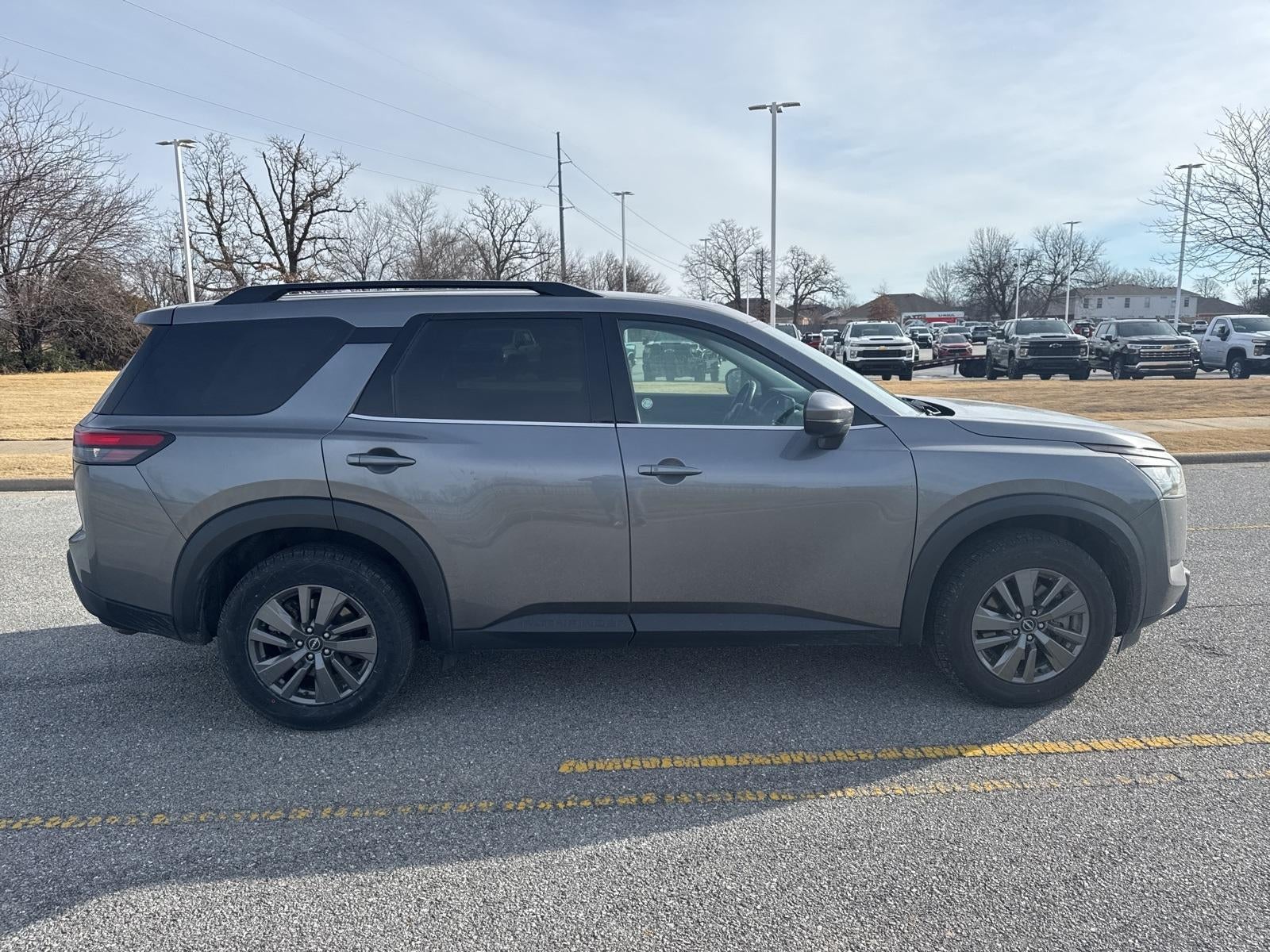 2024 Nissan Pathfinder SV