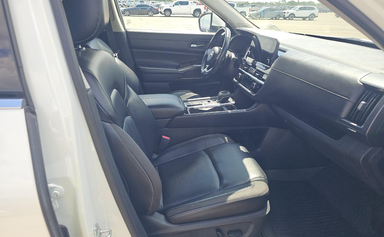 2022 Nissan Pathfinder SL 2WD