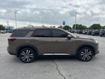 2024 Nissan Pathfinder Platinum FWD