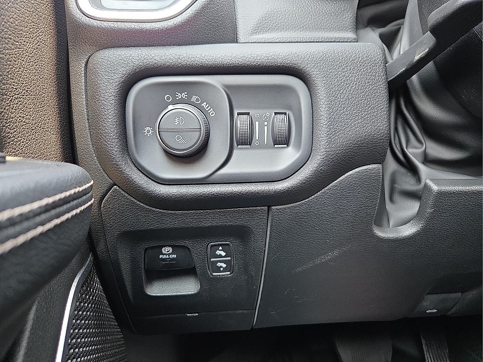 2023 RAM 1500 Laramie Crew Cab 4x4 5'7' Box