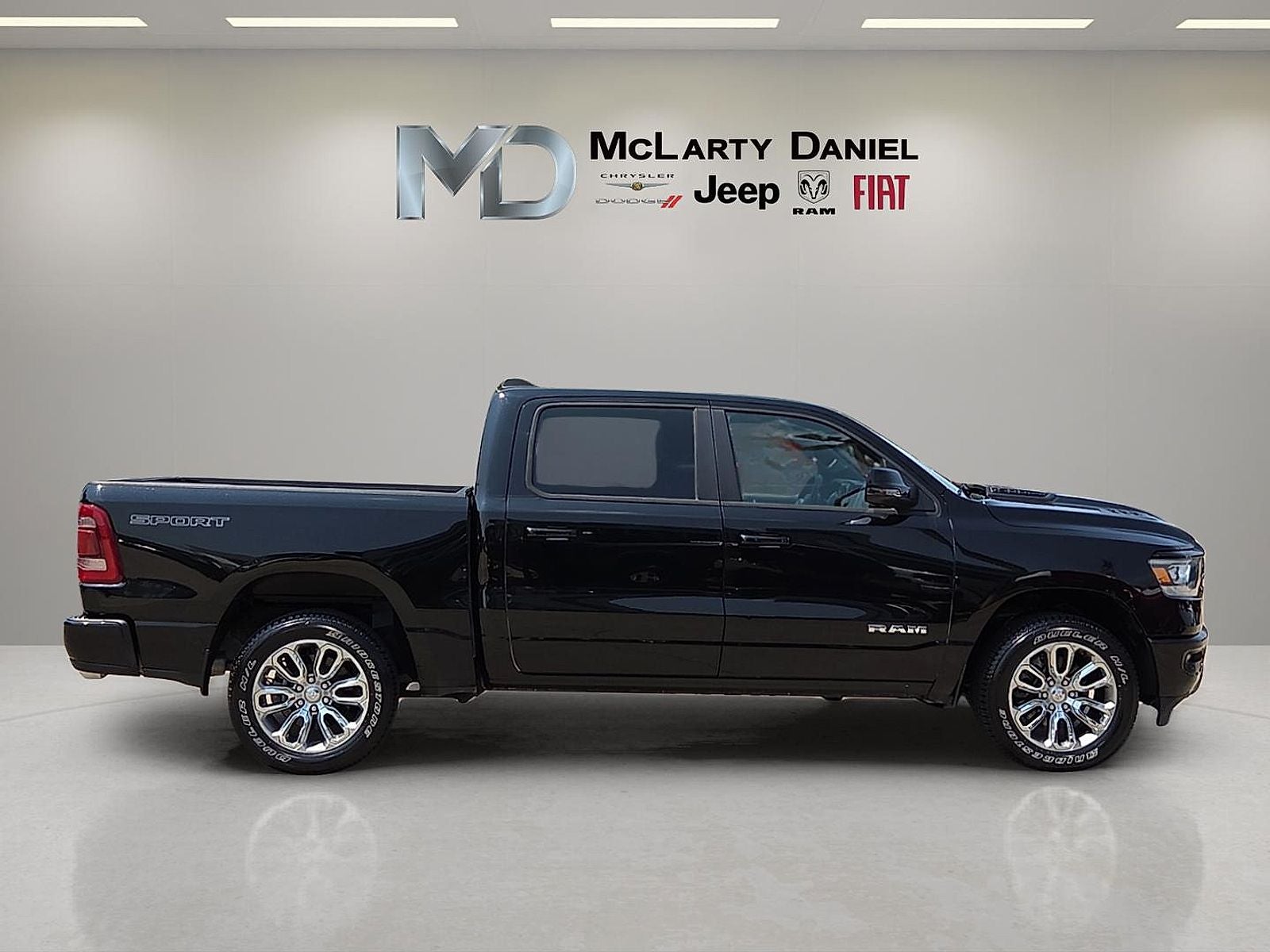 2023 RAM 1500 Laramie Crew Cab 4x4 5'7' Box
