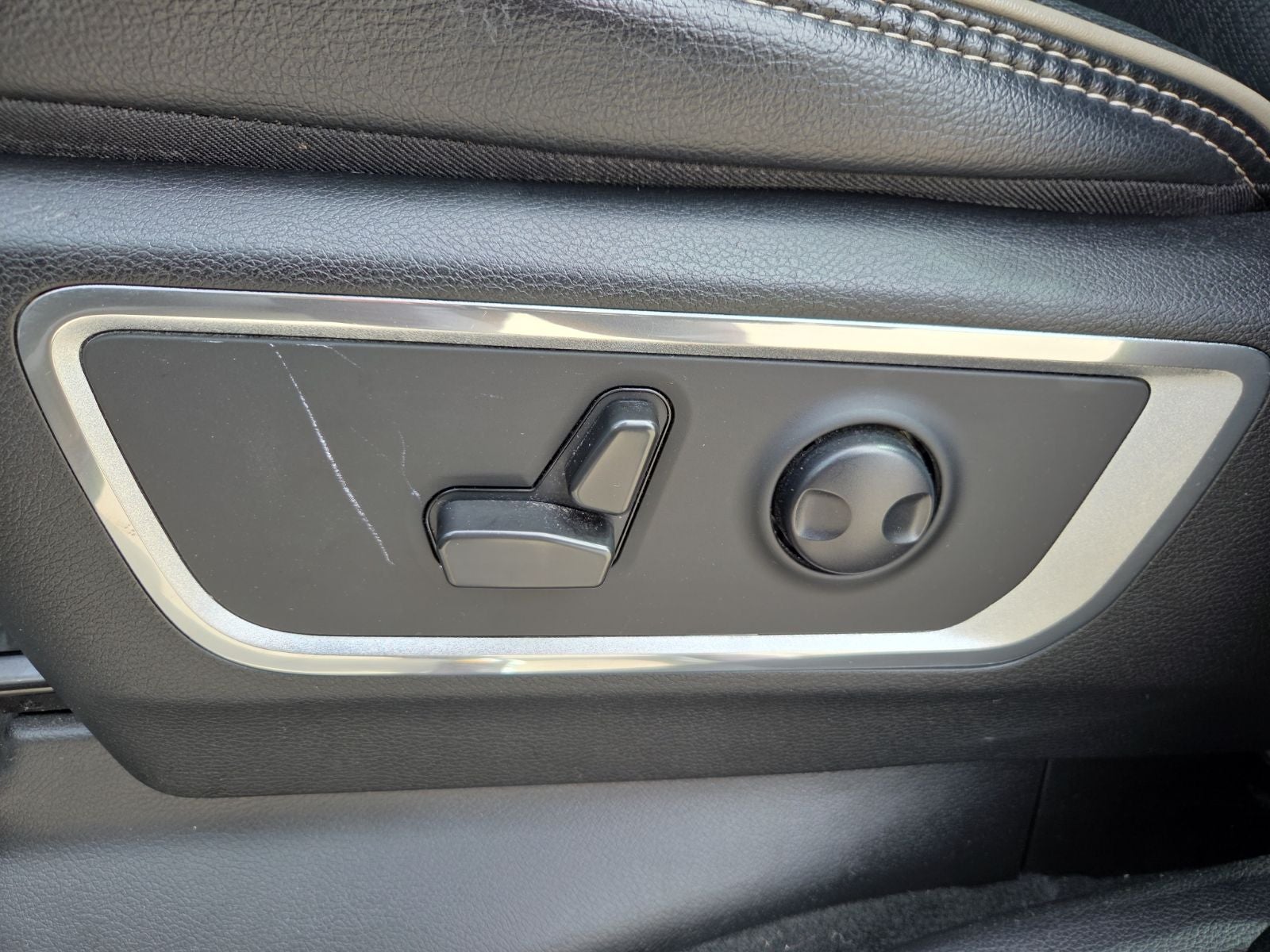 2022 RAM 1500 Laramie Crew Cab 4x4 5'7' Box