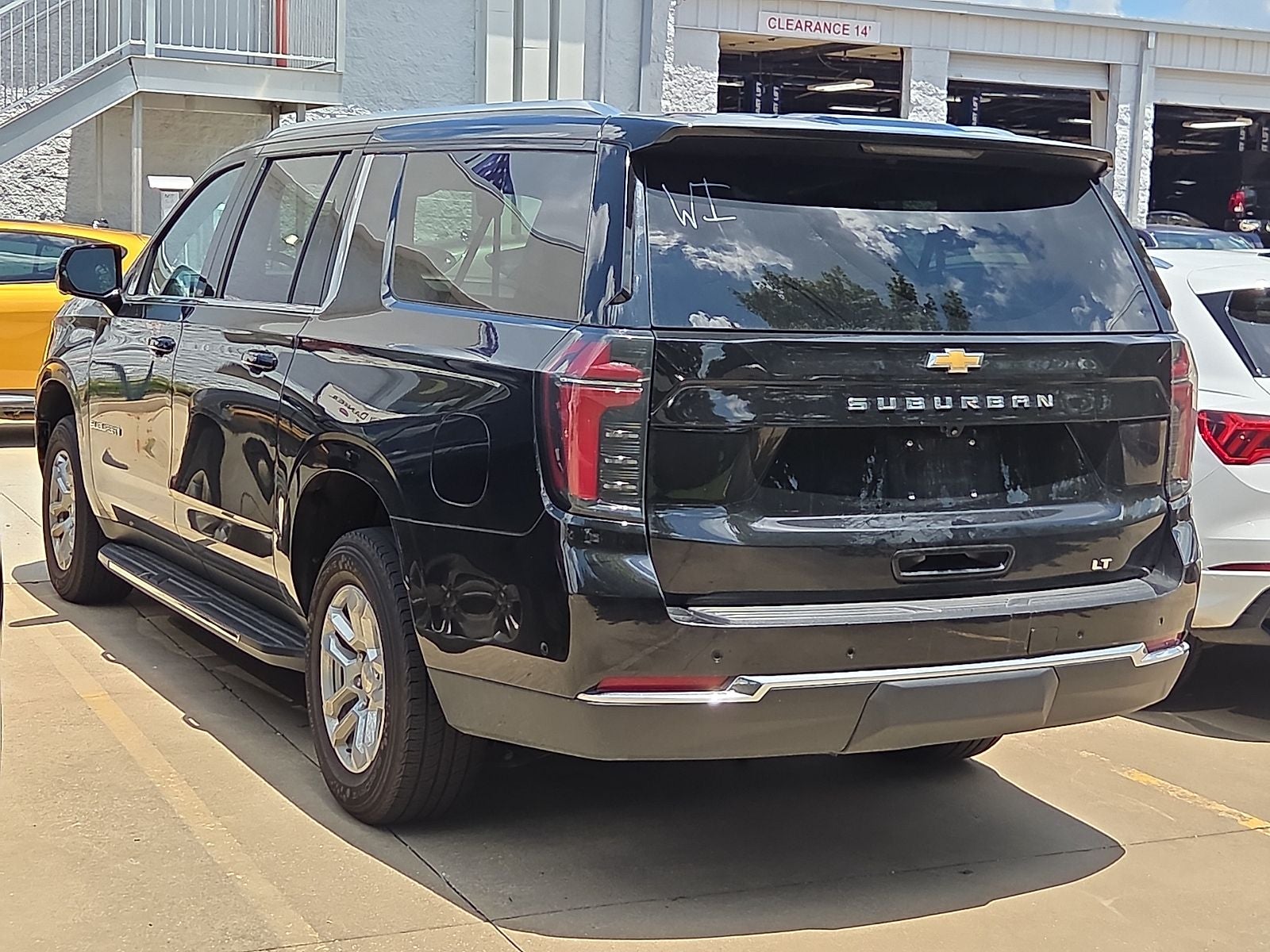 2025 Chevrolet Suburban 2WD LT