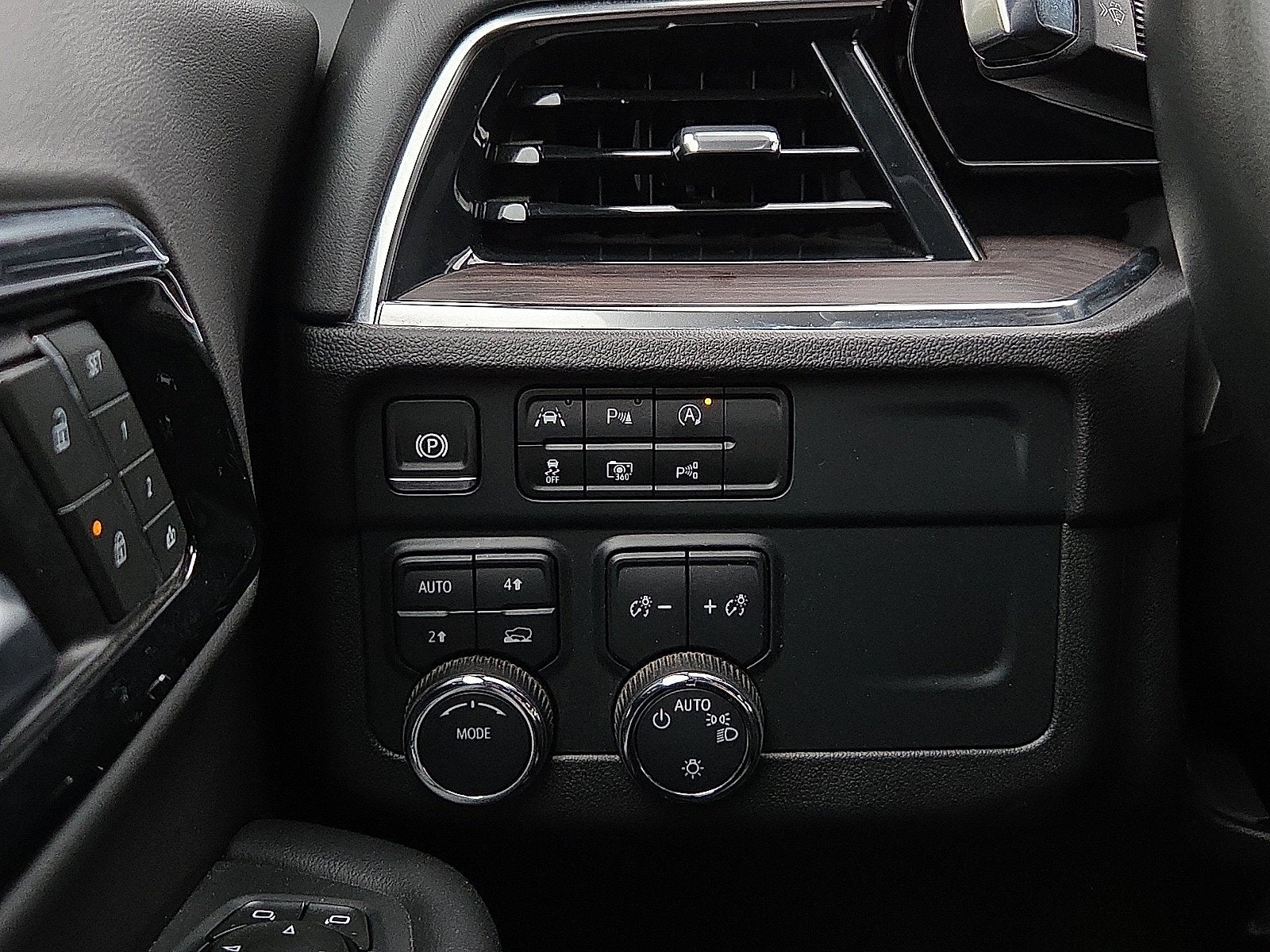 2025 Chevrolet Tahoe 4WD LT