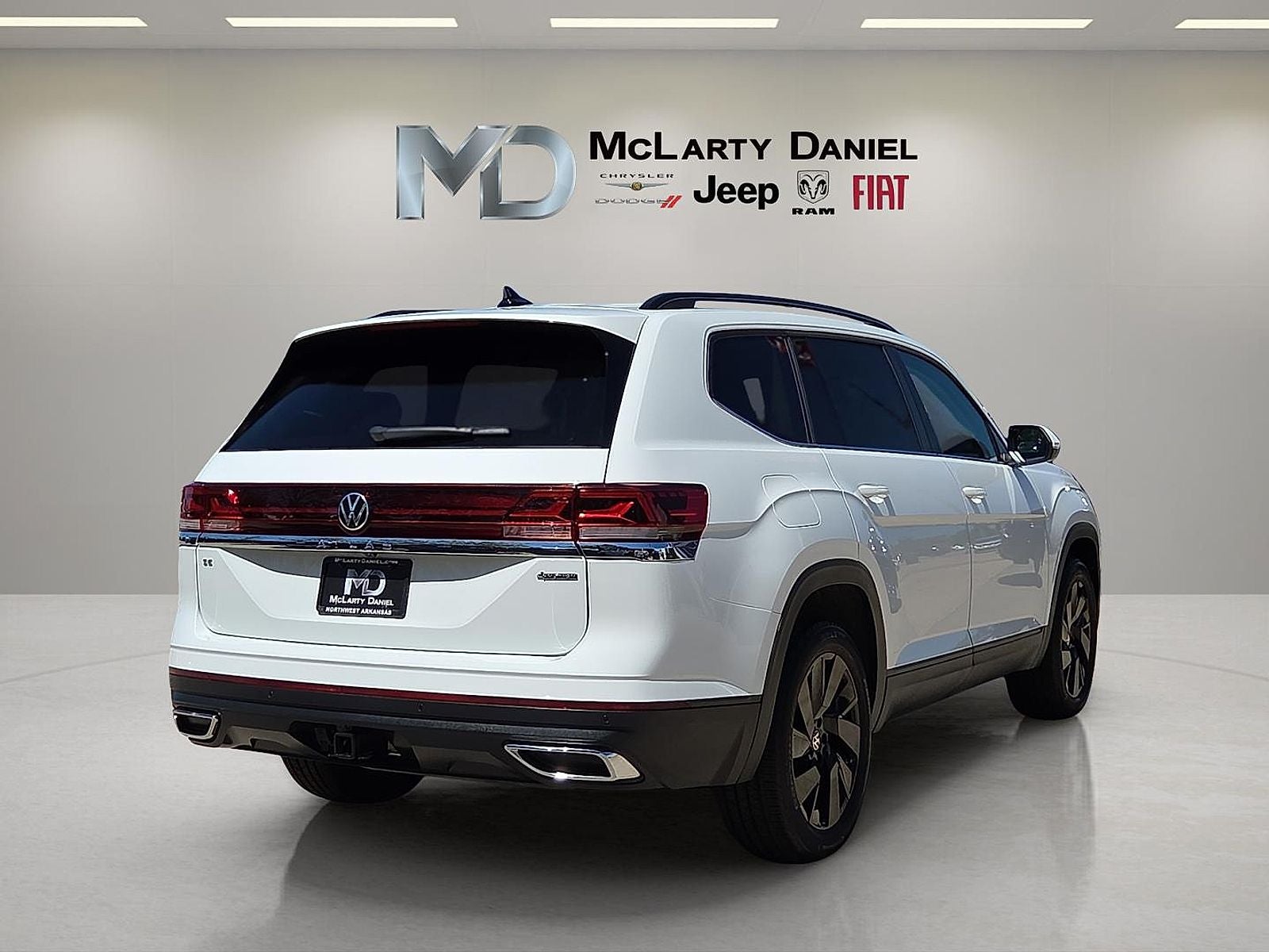 2025 Volkswagen Atlas 2.0T SE w/Technology
