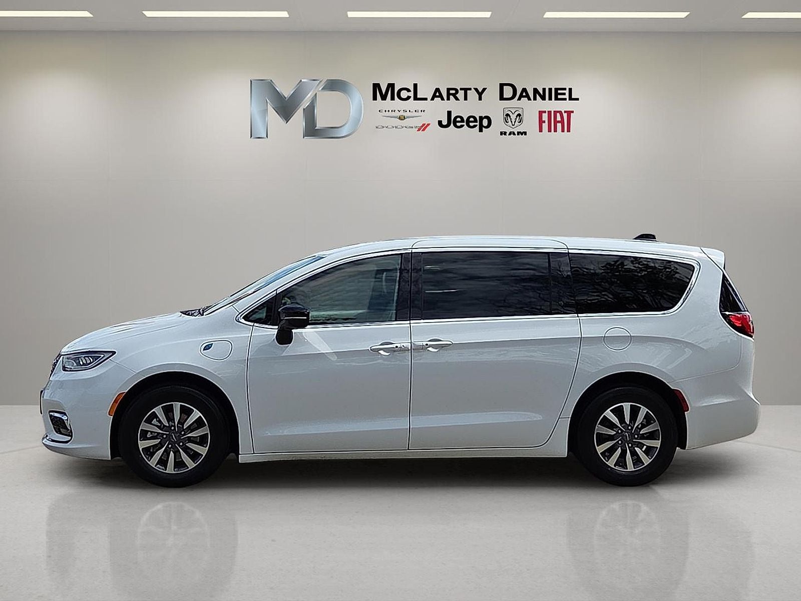 2024 Chrysler Pacifica Hybrid Select