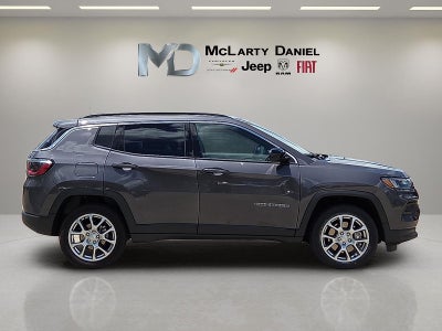 2024 Jeep Compass Latitude Lux FWD