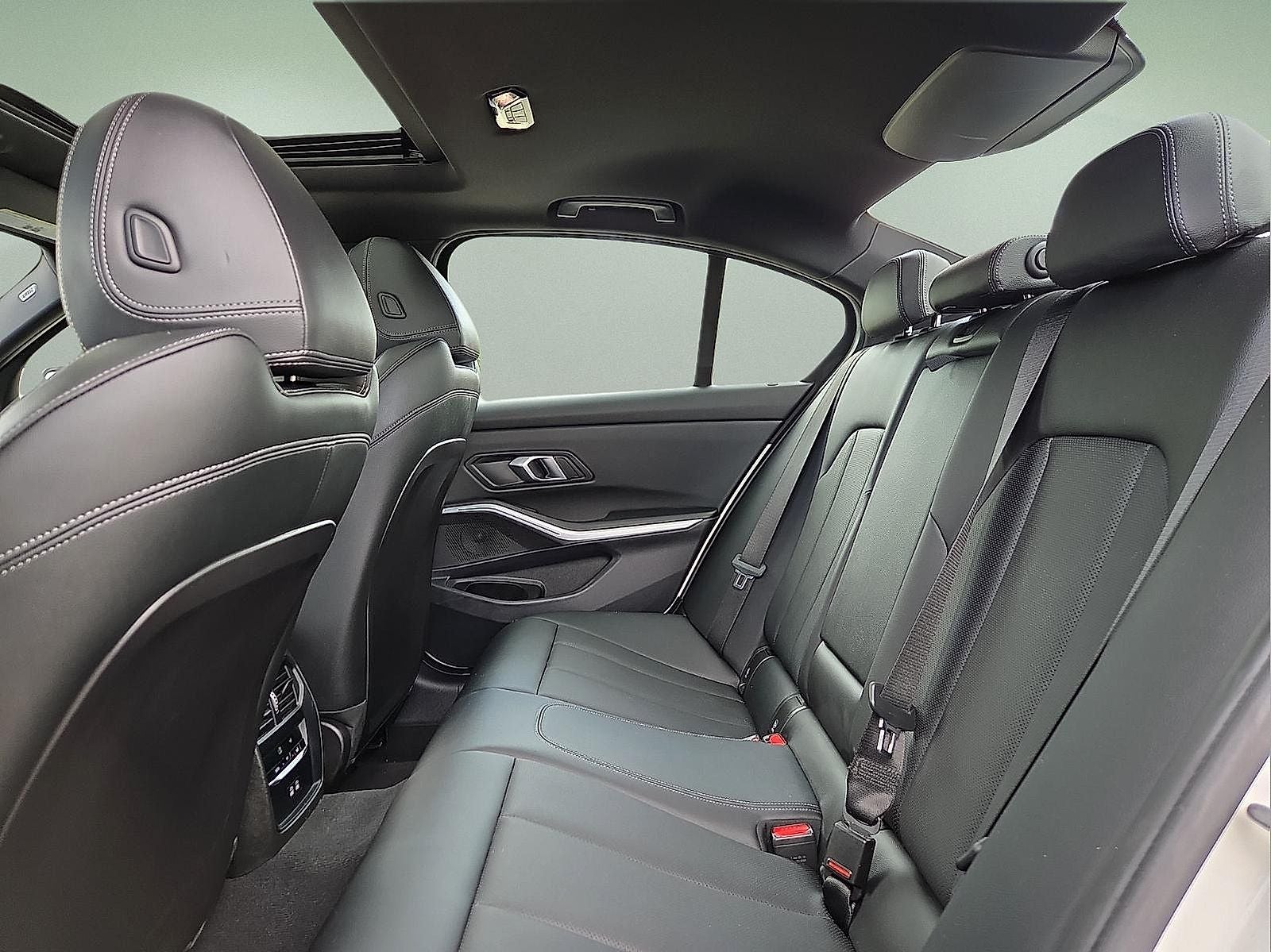 2025 BMW 330i 330i