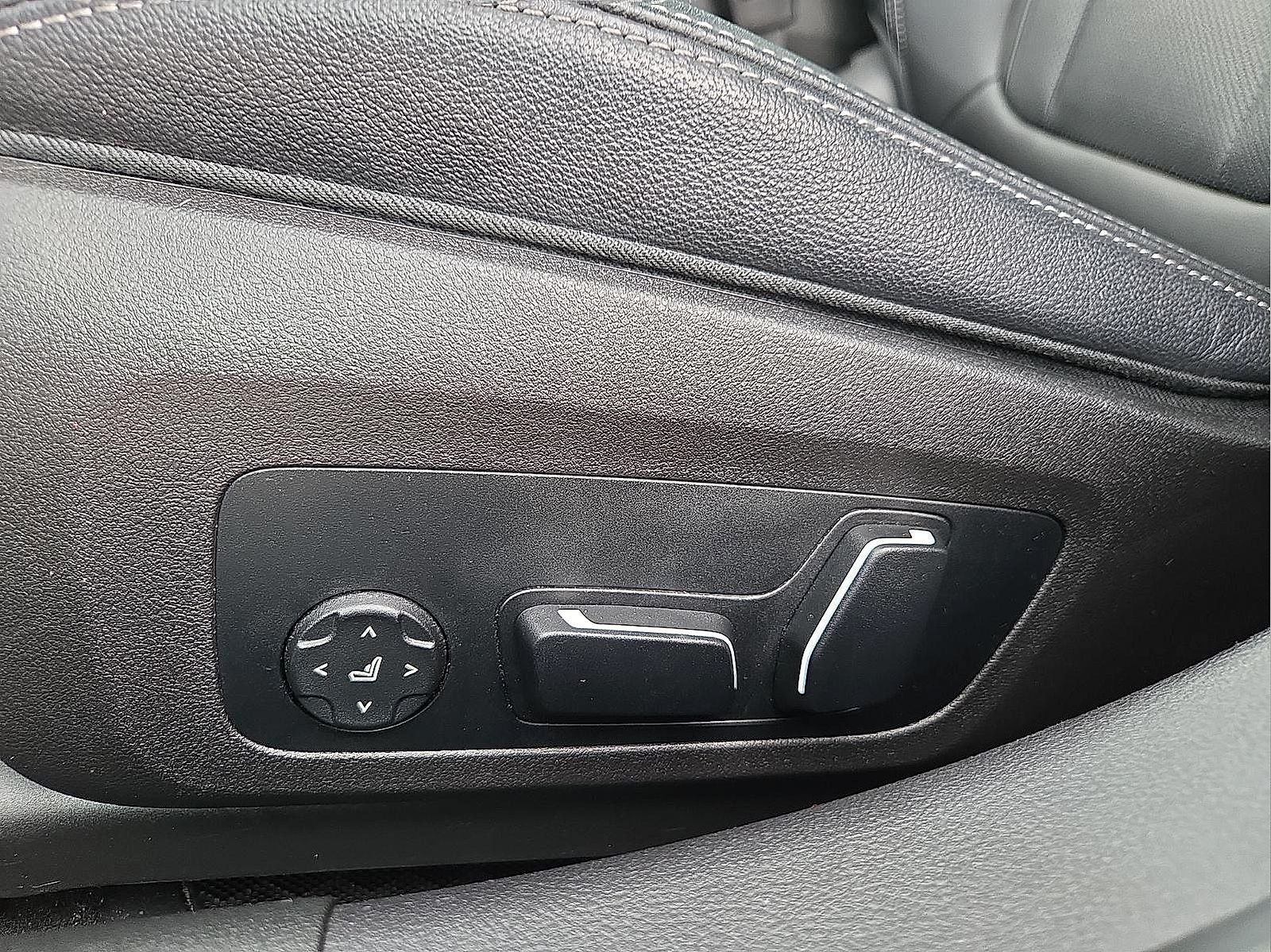 2025 BMW 330i 330i