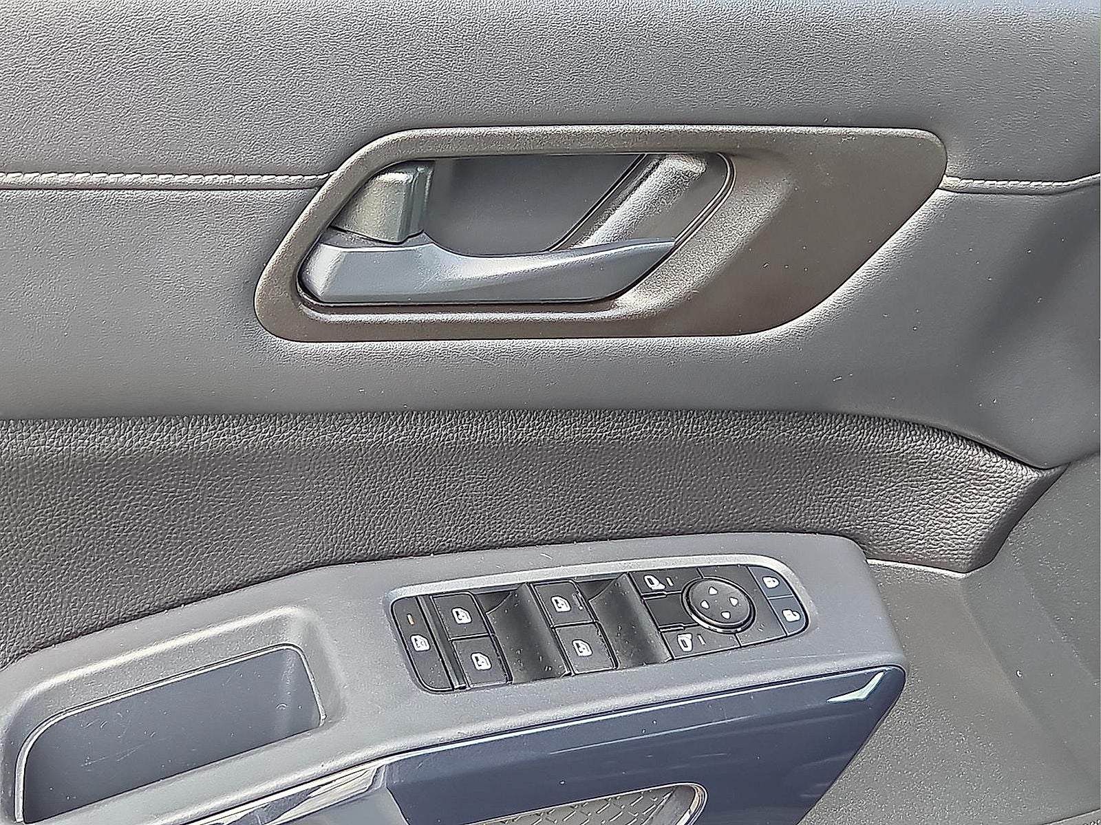 2025 Nissan Pathfinder SV FWD