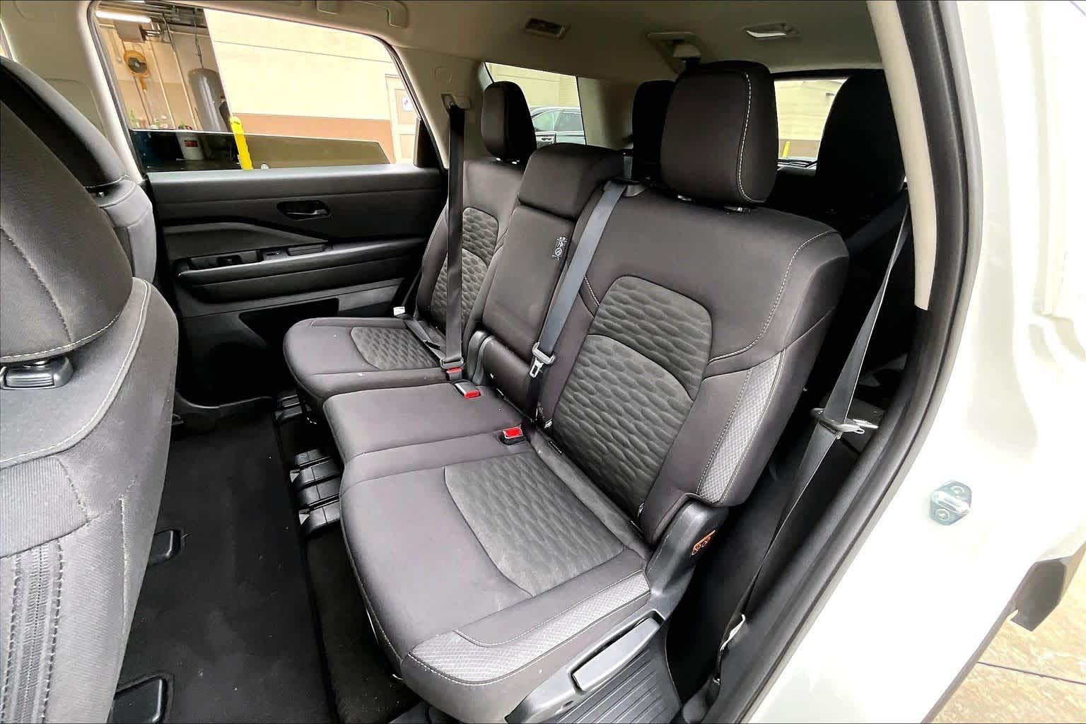 2025 Nissan Pathfinder SV FWD