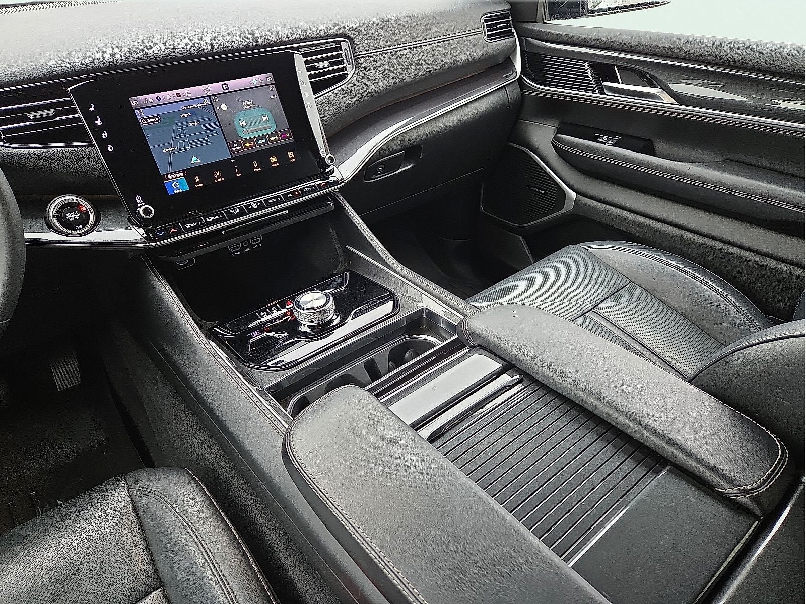 2023 Jeep Wagoneer Base