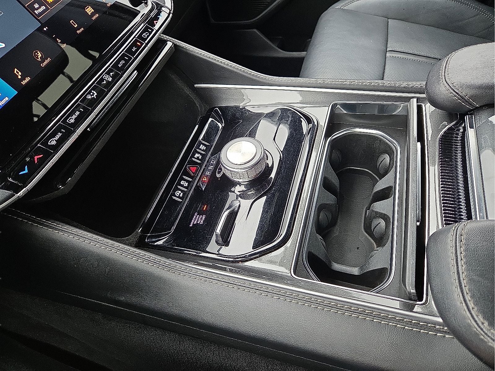 2023 Jeep Wagoneer Base