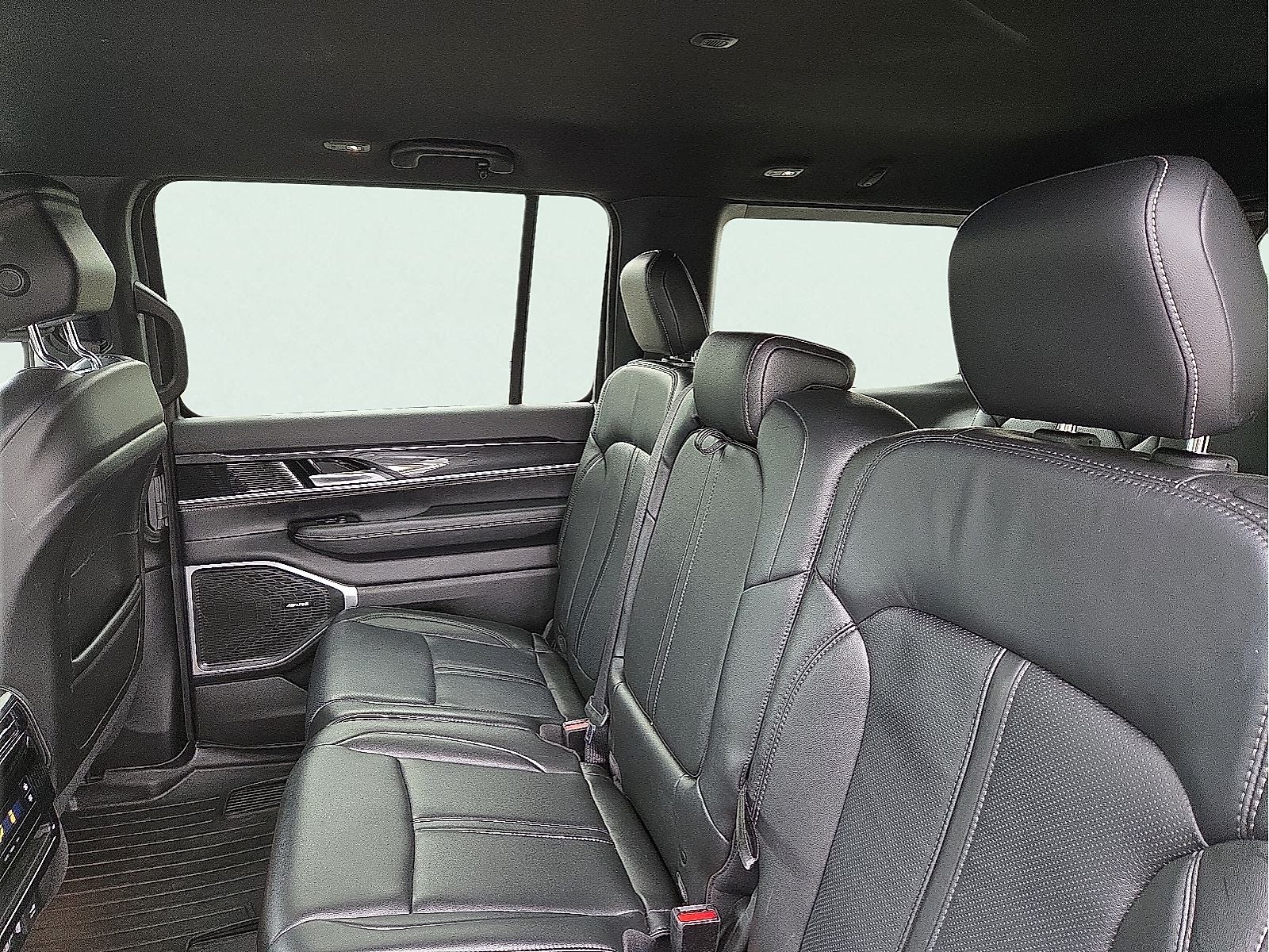 2023 Jeep Wagoneer Base