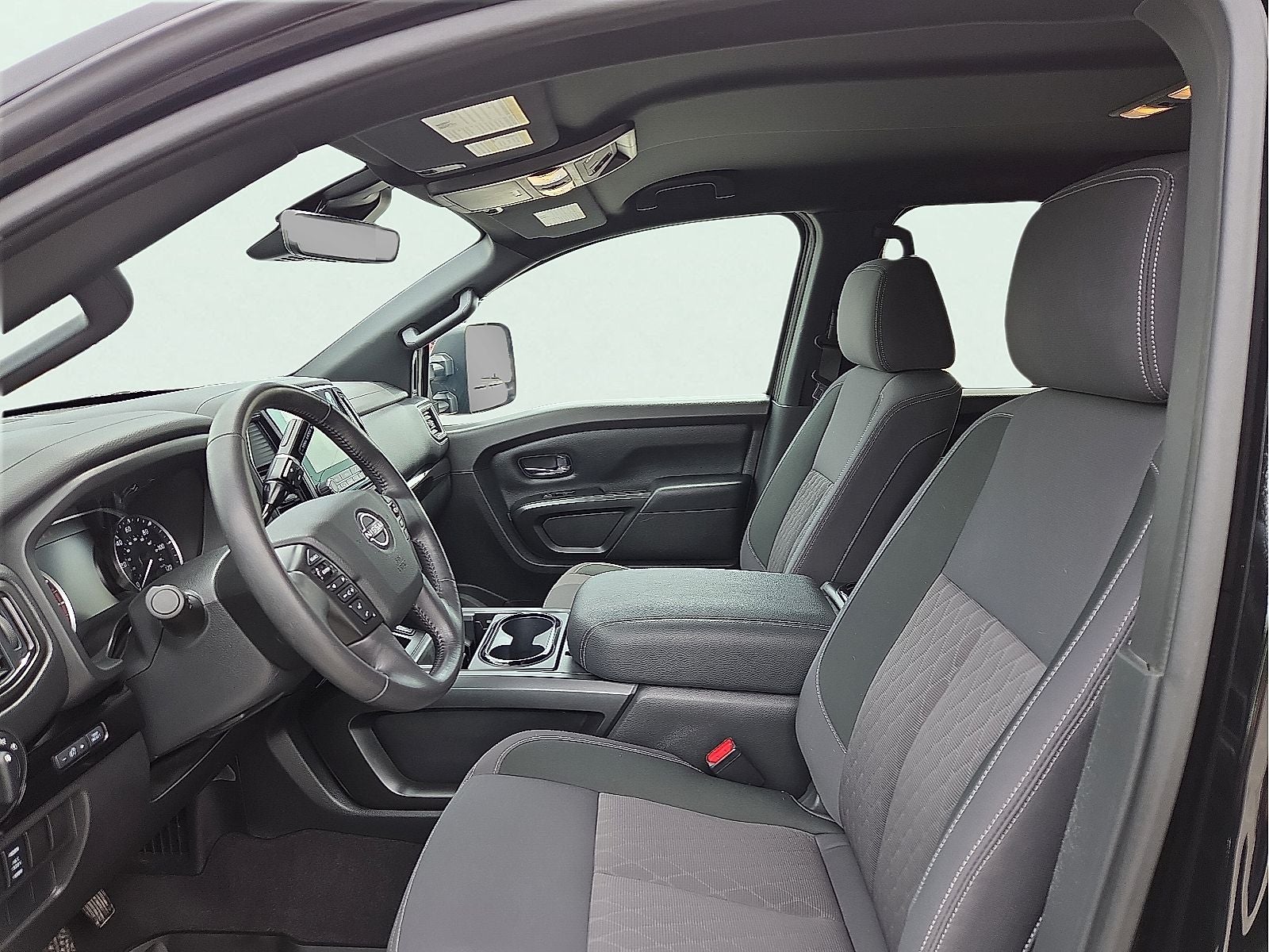 2023 Nissan Titan SV