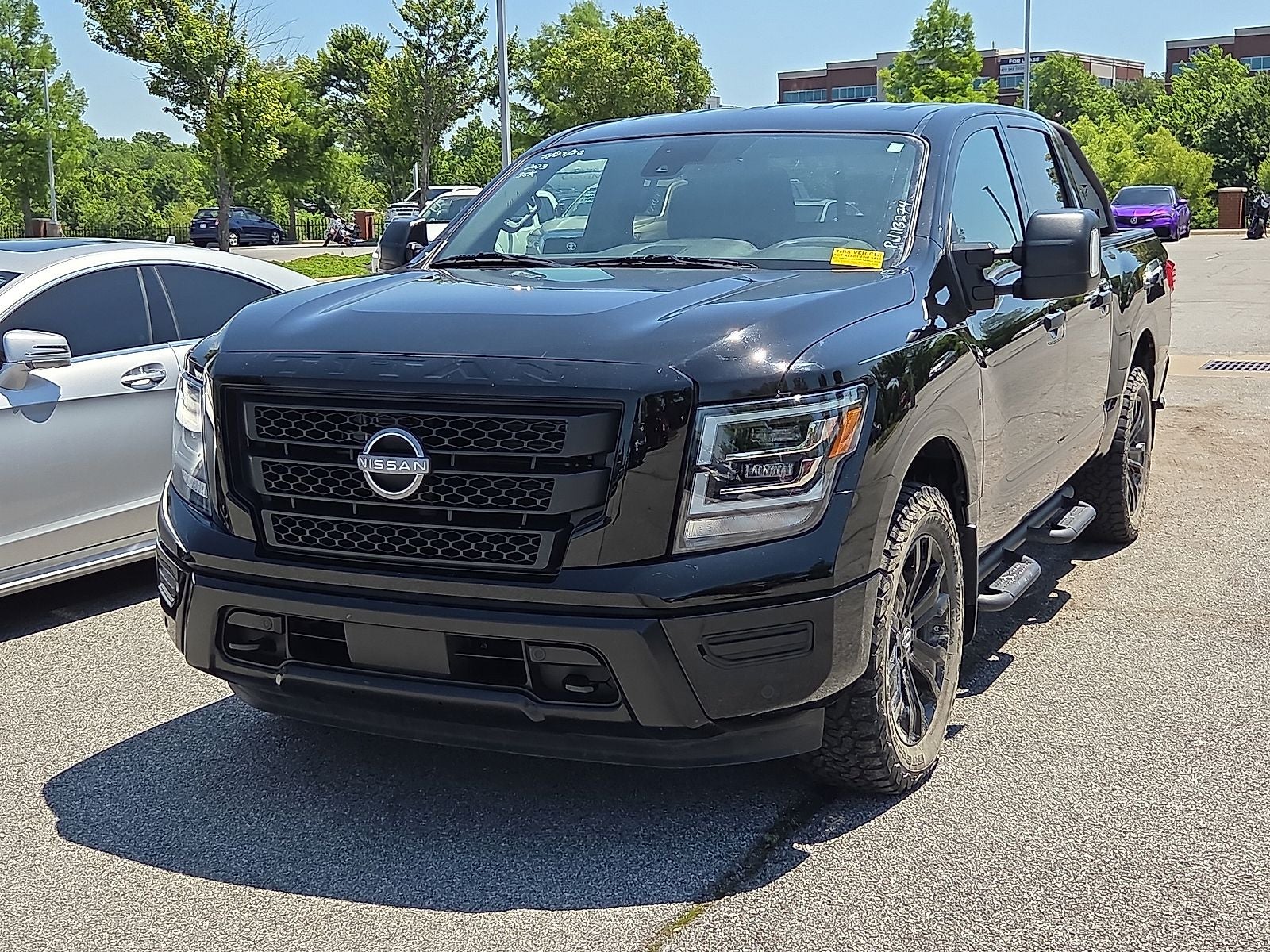 2023 Nissan Titan SV