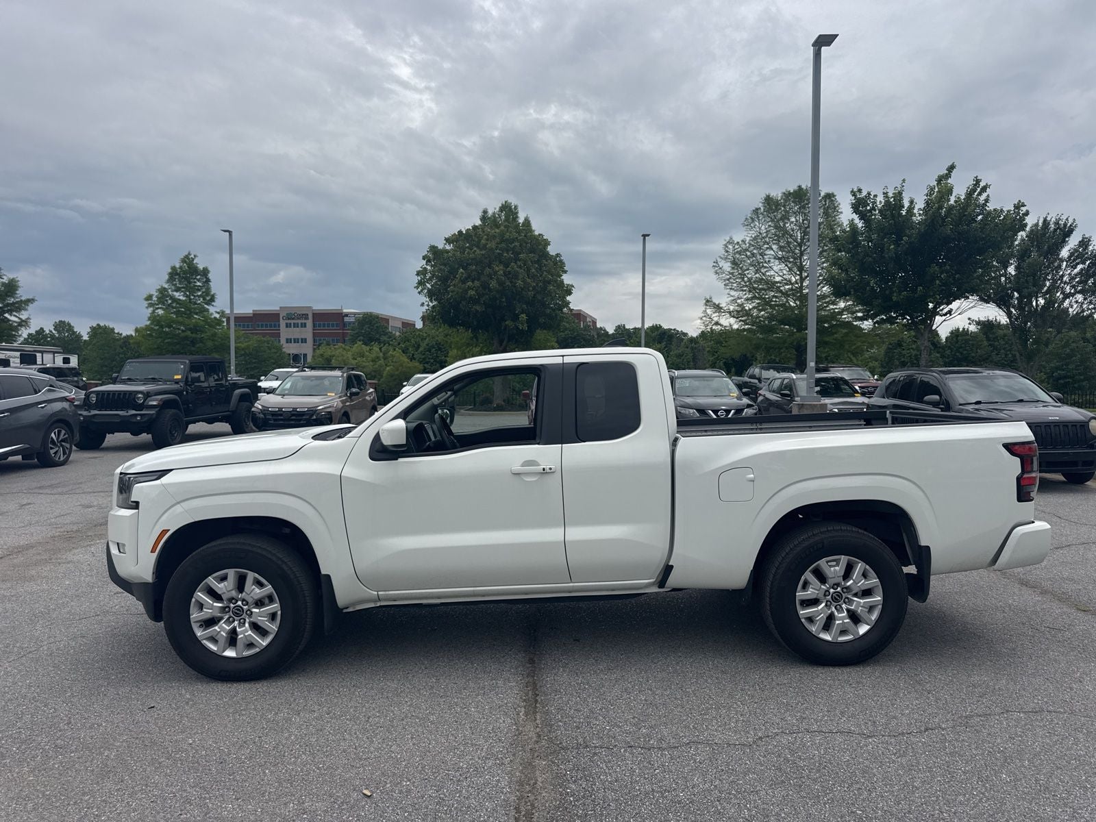2024 Nissan Frontier SV