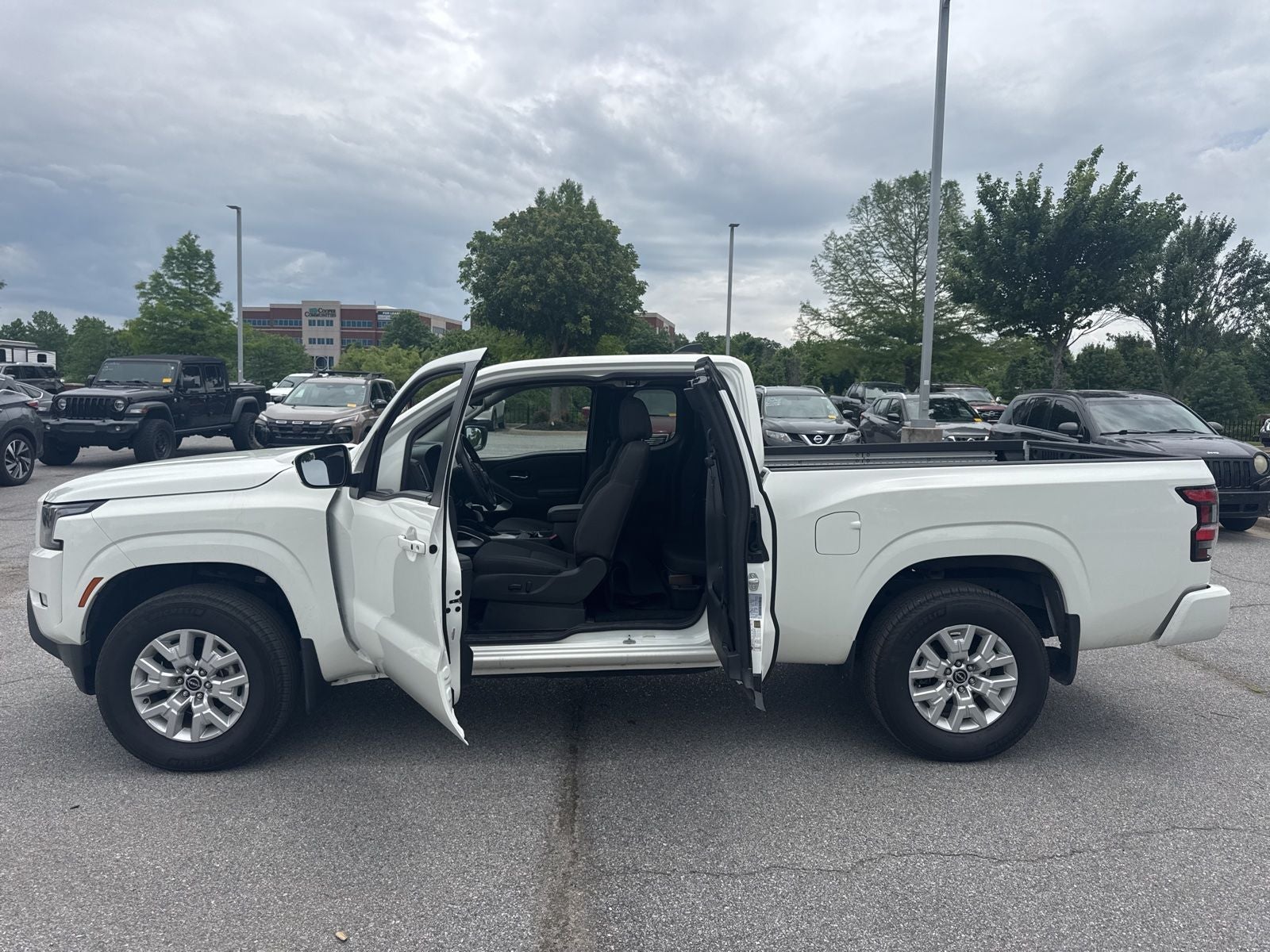 2024 Nissan Frontier SV