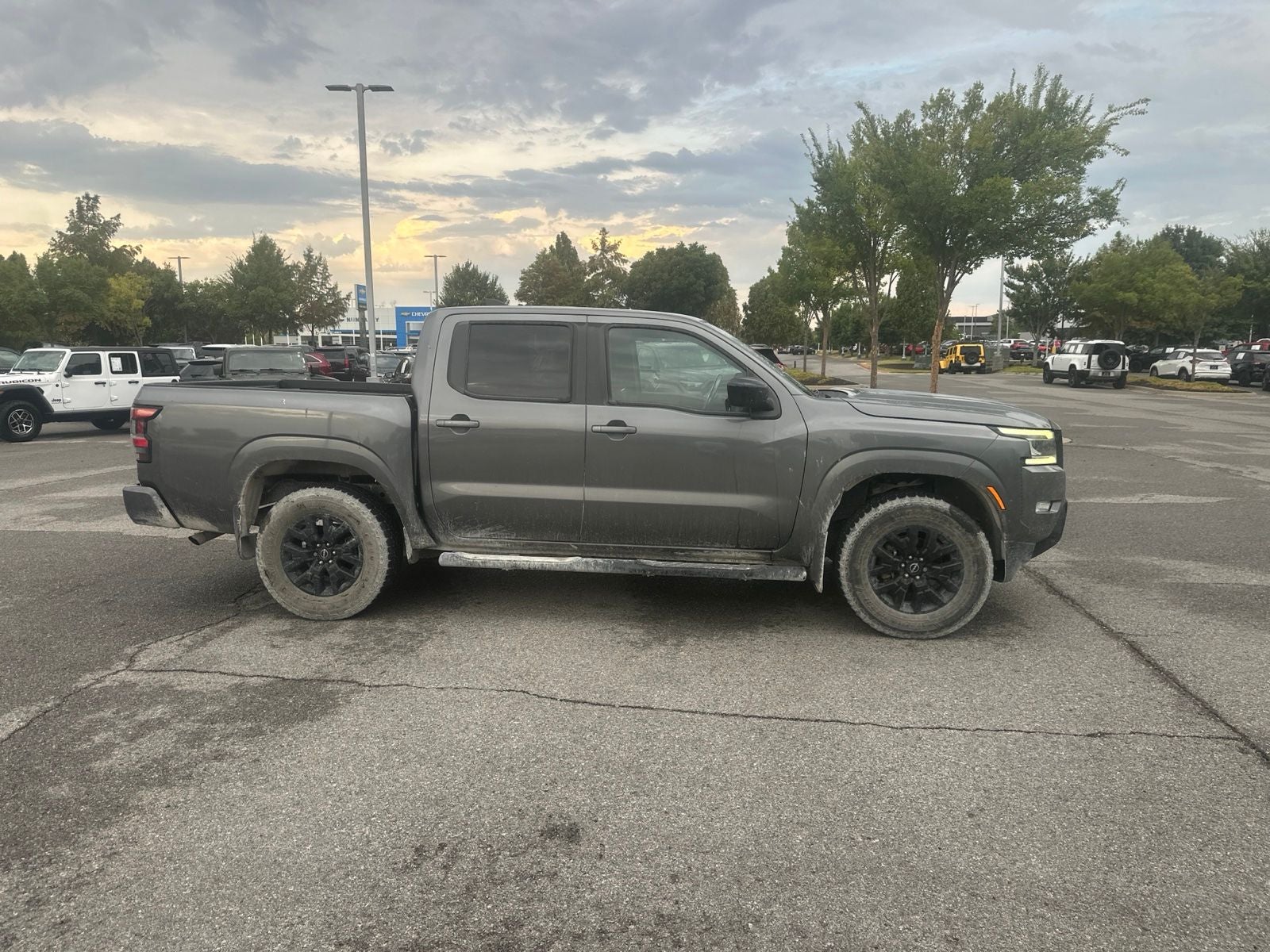 2023 Nissan Frontier SV