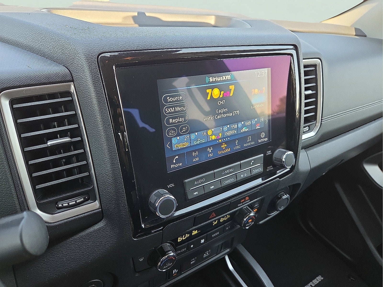 2022 Nissan Frontier SV