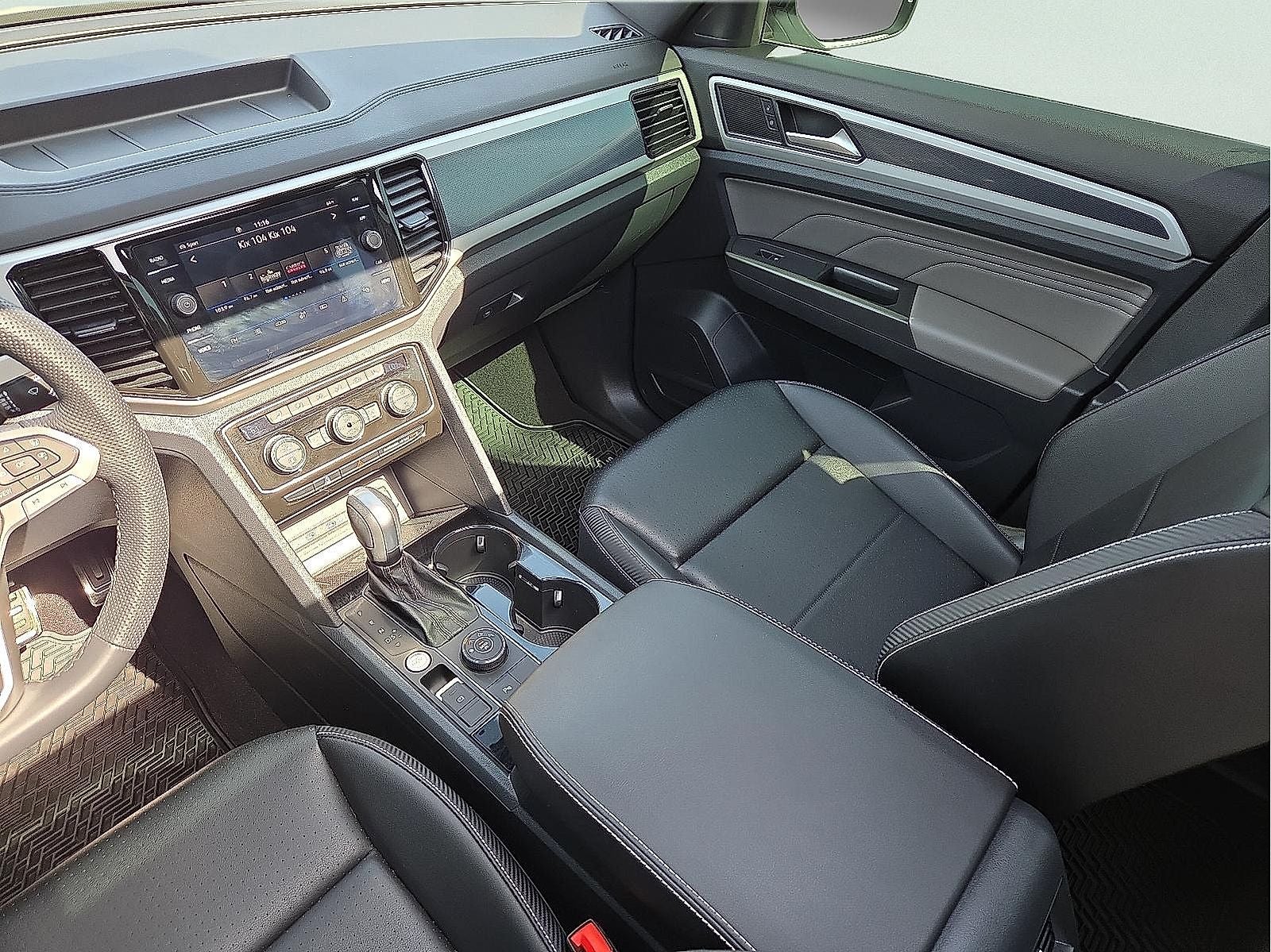 2023 Volkswagen Atlas Cross Sport 2.0T SEL R-Line