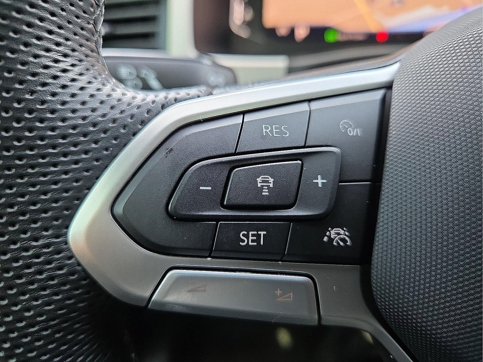 2023 Volkswagen Atlas Cross Sport 2.0T SEL R-Line