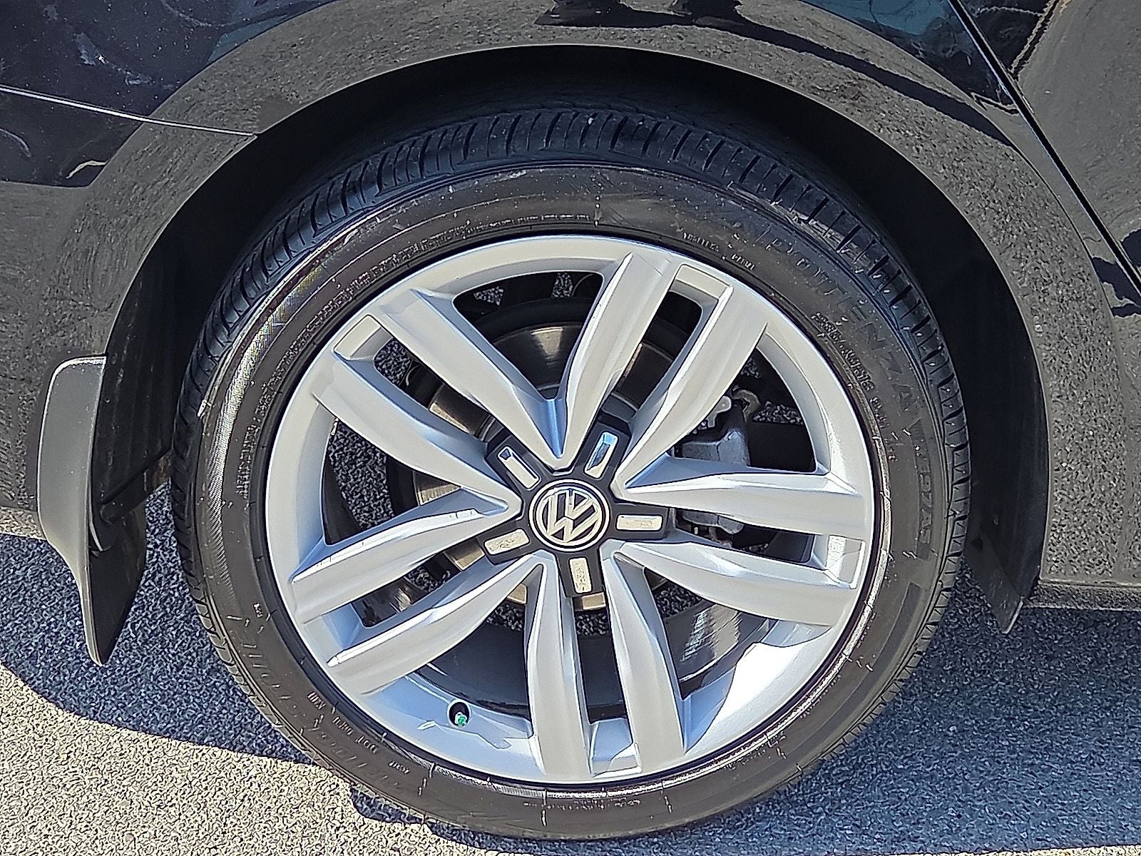 2017 Volkswagen Passat SEL Premium