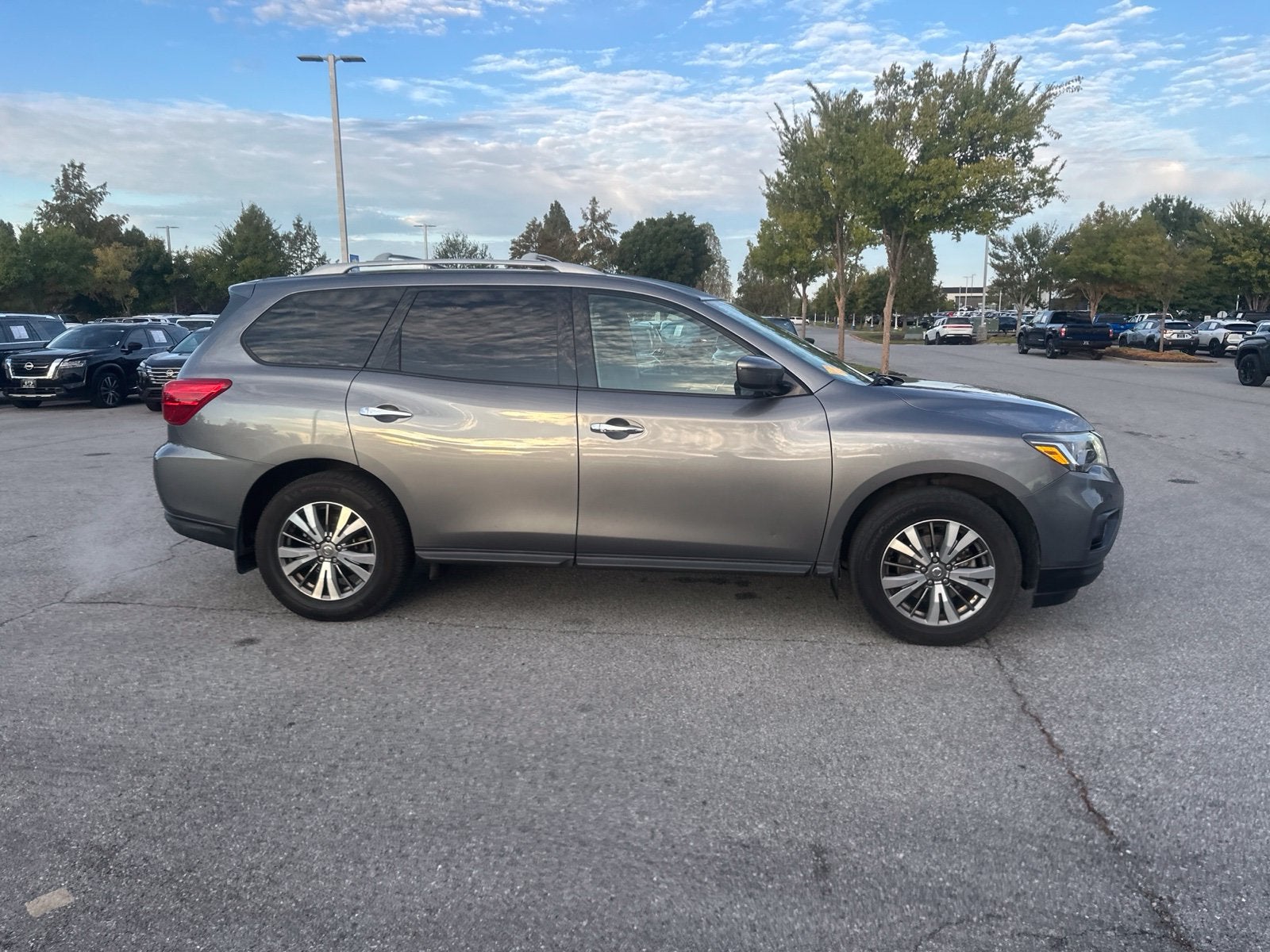 2020 Nissan Pathfinder S