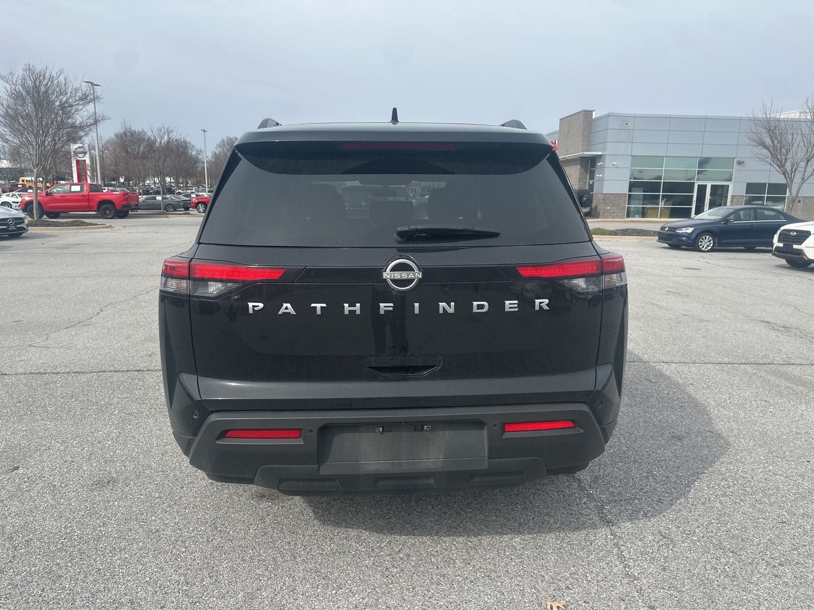 2025 Nissan Pathfinder SV