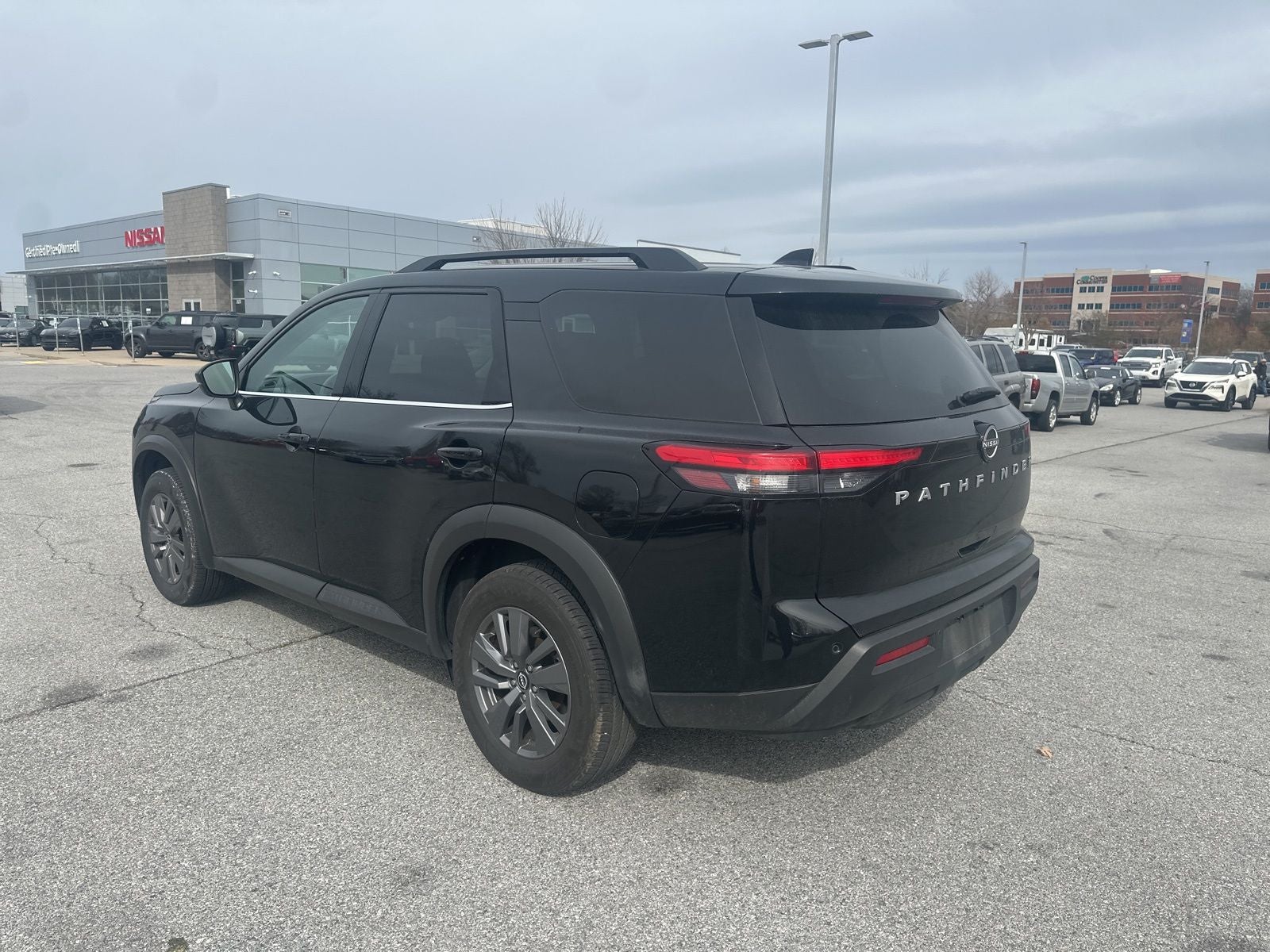 2025 Nissan Pathfinder SV