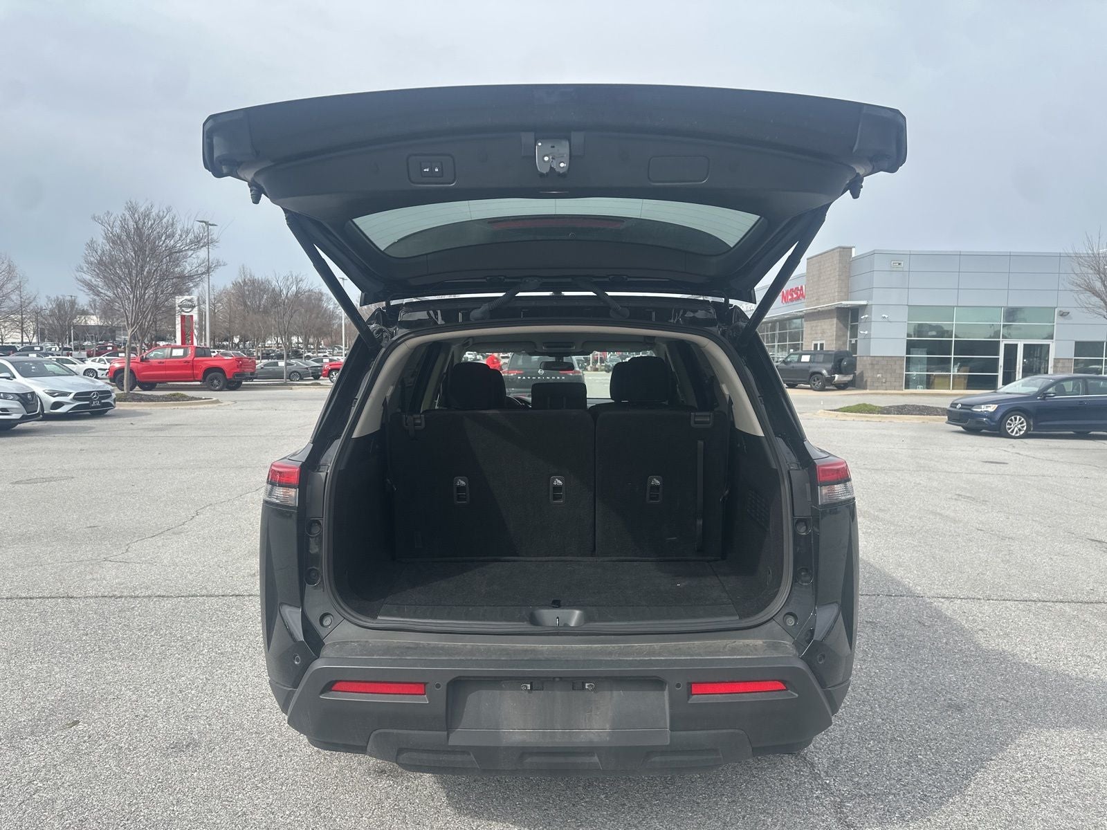 2025 Nissan Pathfinder SV