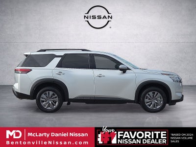 2025 Nissan Pathfinder SV