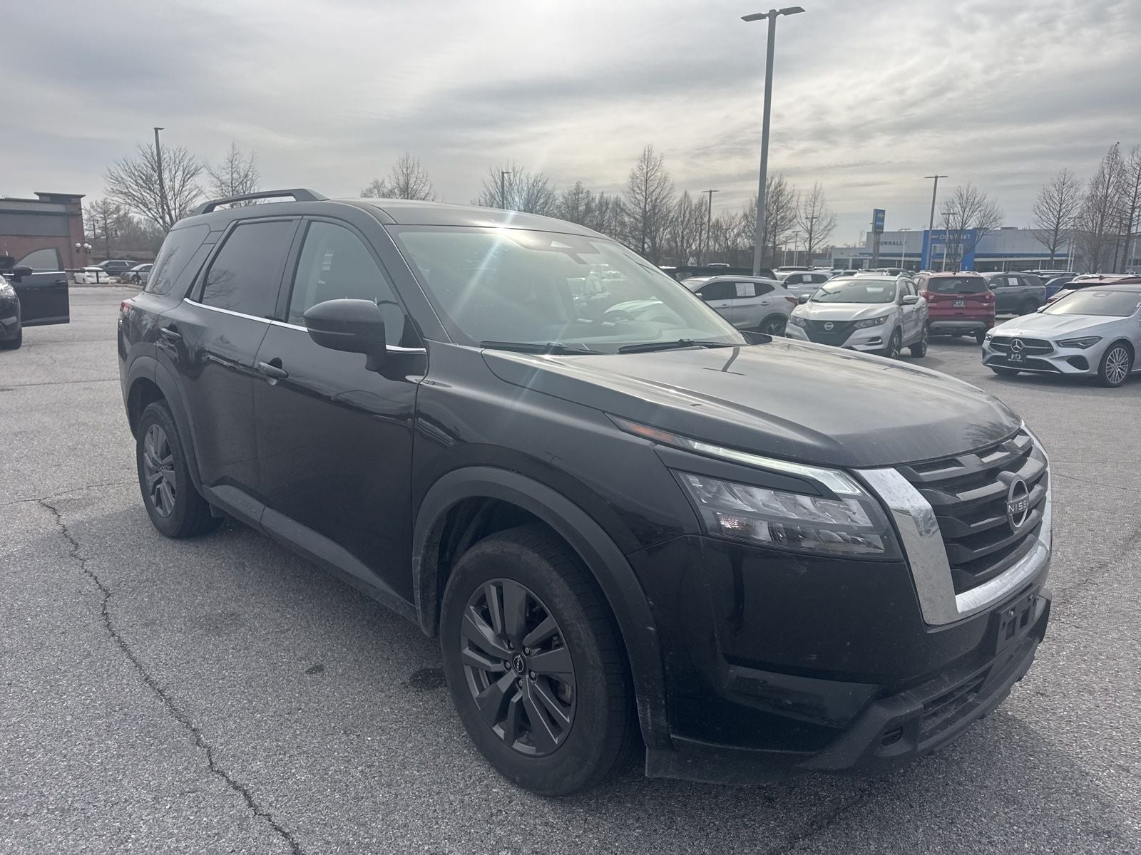 2025 Nissan Pathfinder SV