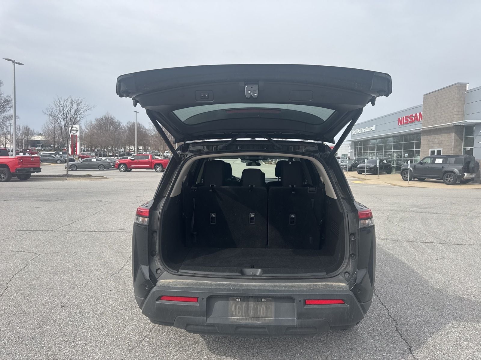 2025 Nissan Pathfinder SV