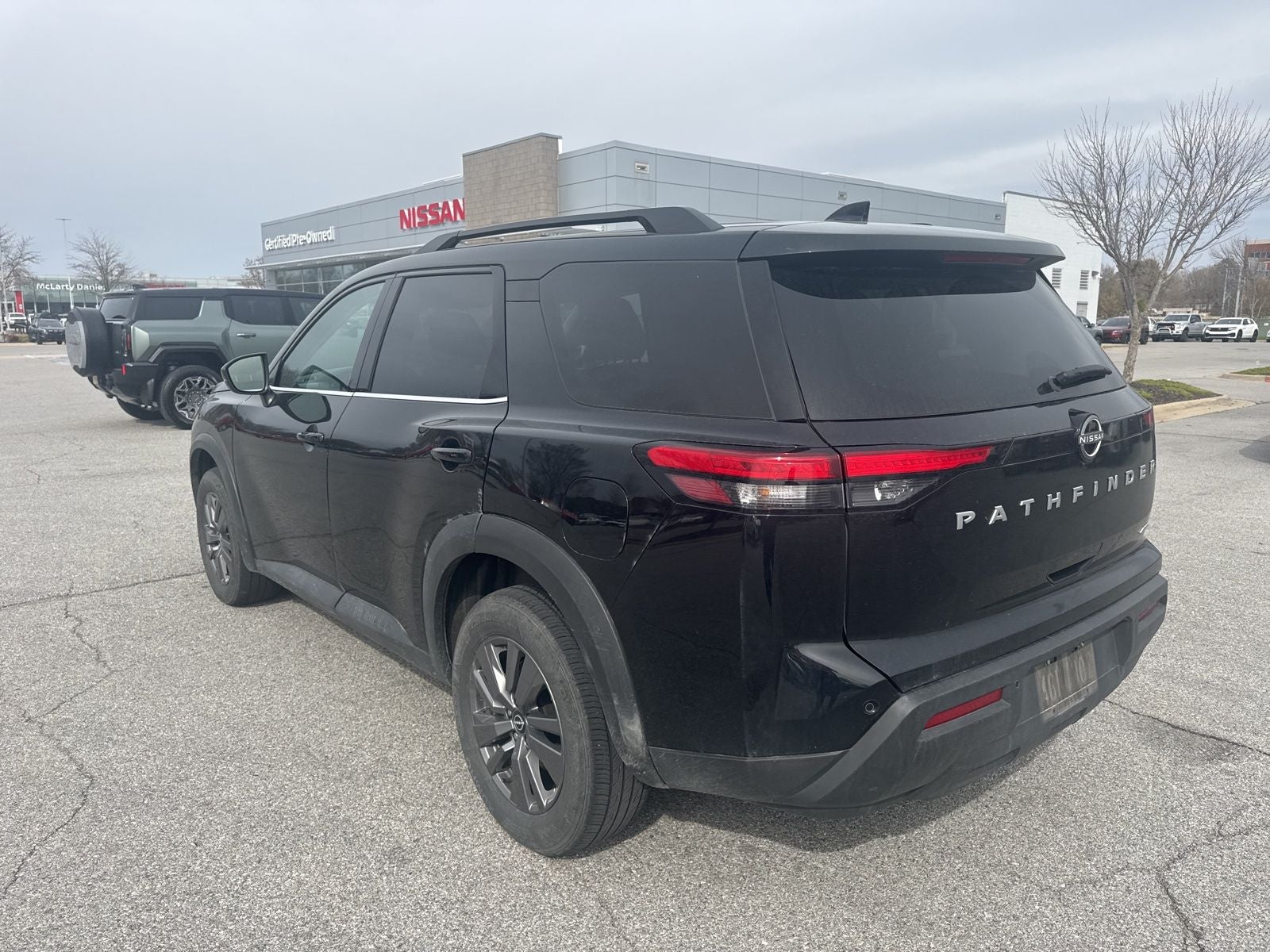 2025 Nissan Pathfinder SV