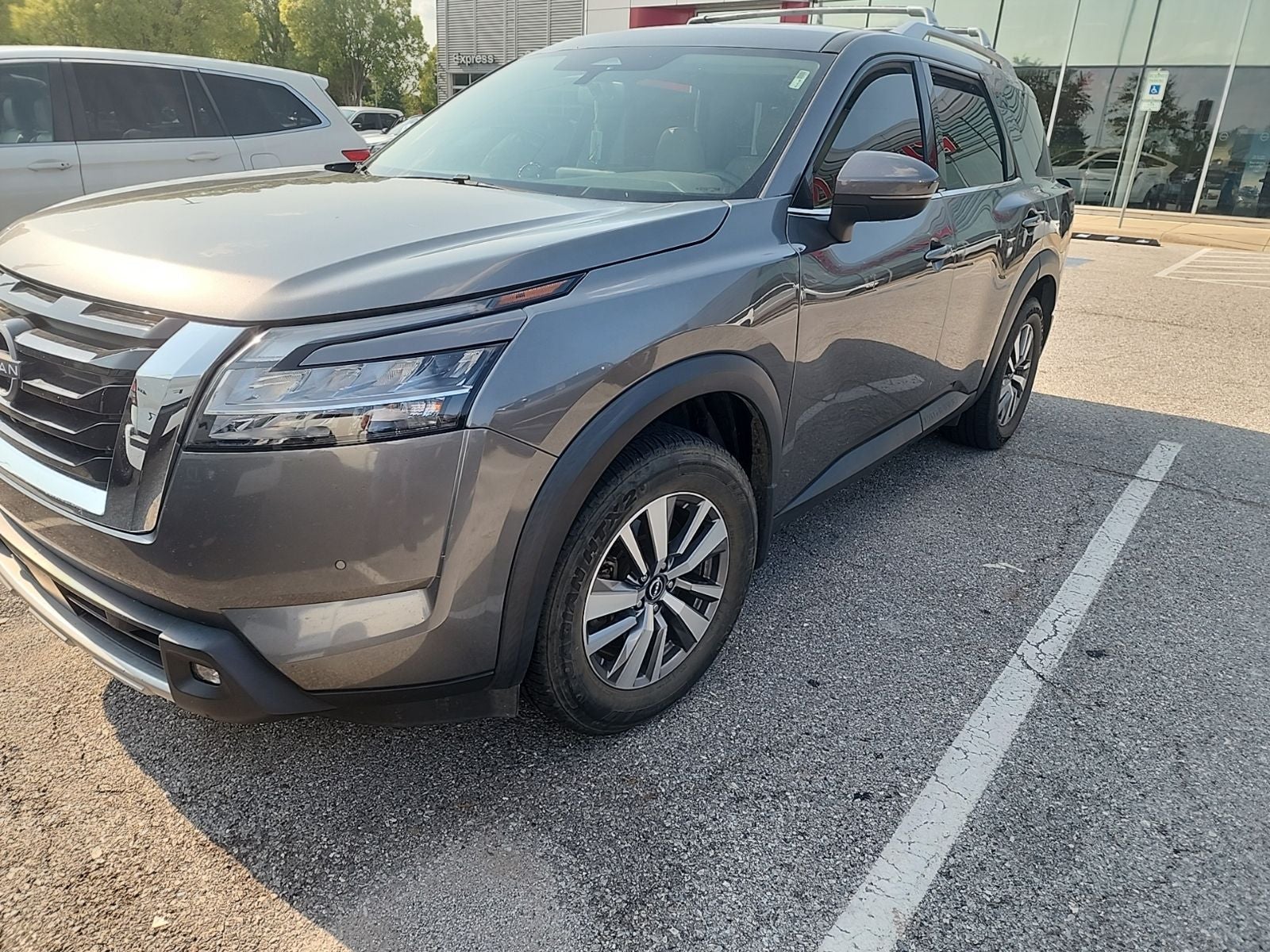 2022 Nissan Pathfinder SL