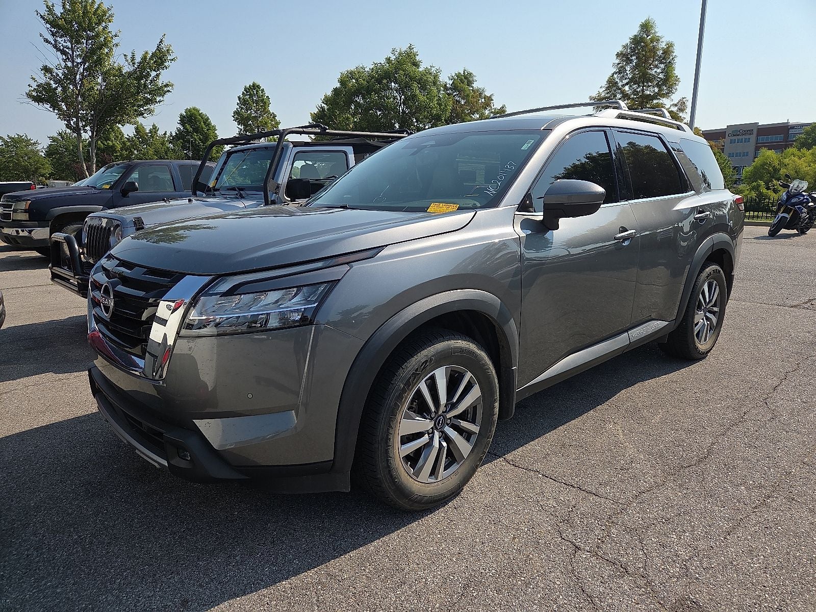 2022 Nissan Pathfinder SL